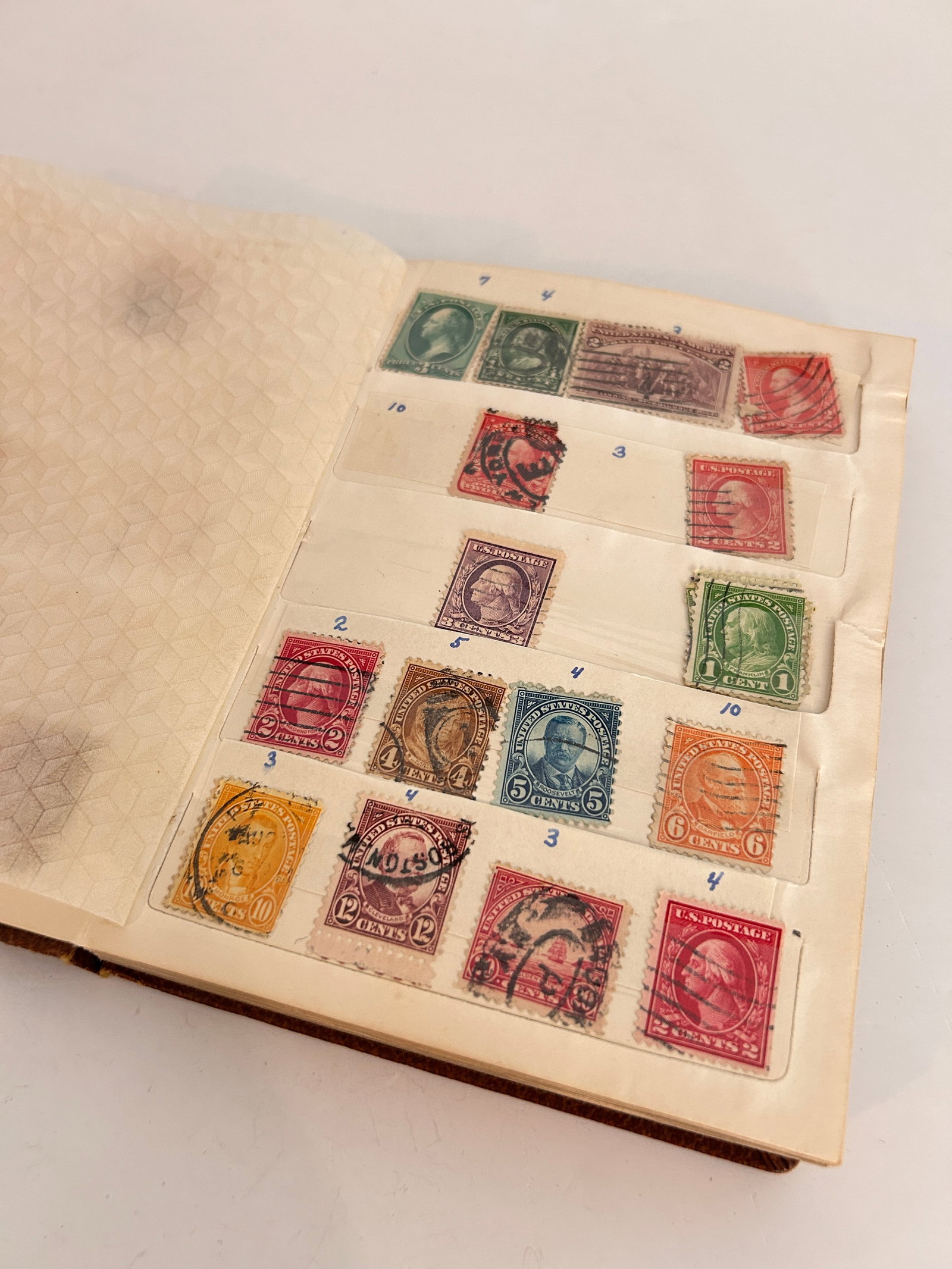 Vintage United States Stamps Album: Vintage United States Stamps Album Please view all photos as they are part of the description and condition of this Item, Feel free to contact me with questions or picture requests! Used Item AS IS