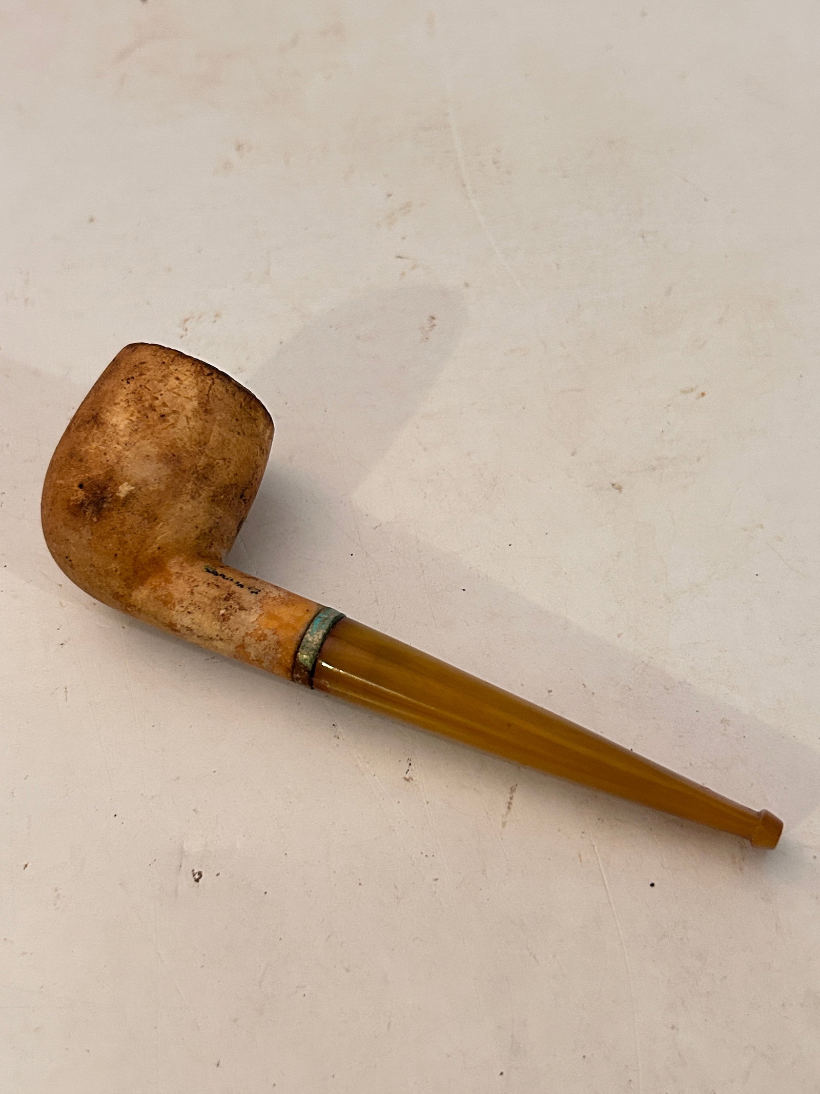 Vintage Butterscotch Bakalite Pipe: Vintage Butterscotch Bakalite Pipe Please view all photos as they are part of the description and condition of this Item, Feel free to contact me with questions or picture requests! Used Item AS IS