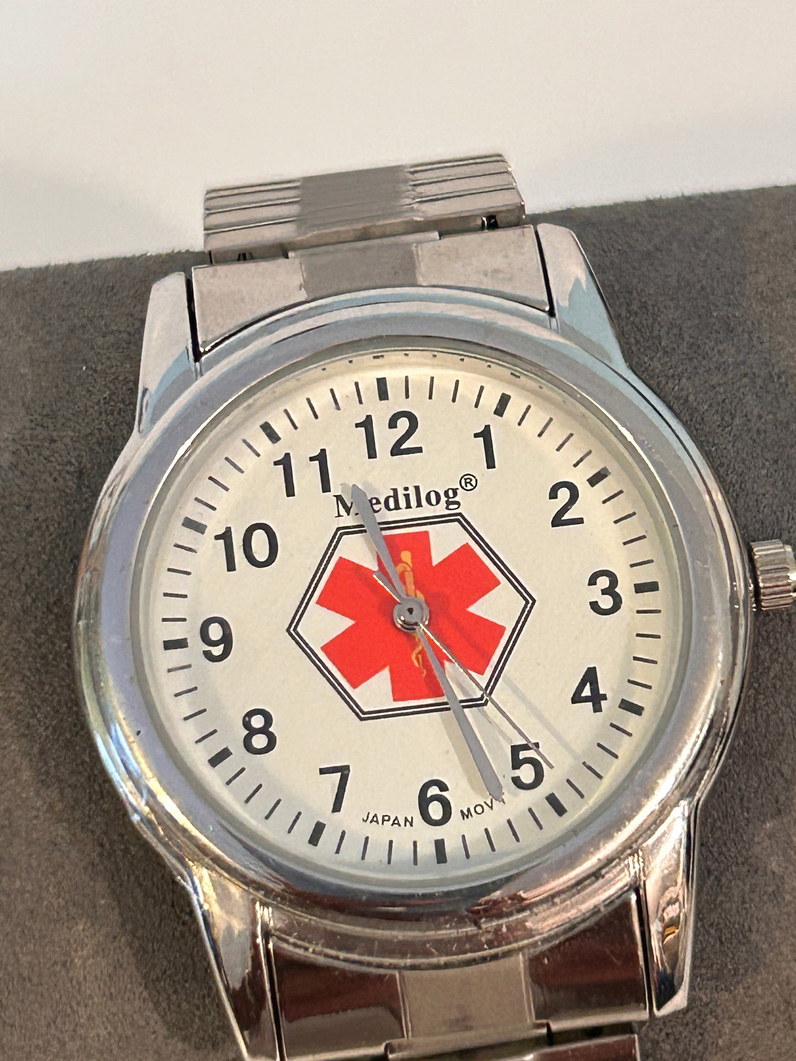 Vintage Medilog Quartz Watch Men Silver Japan Movt Stretch Analog working (1 of 4)