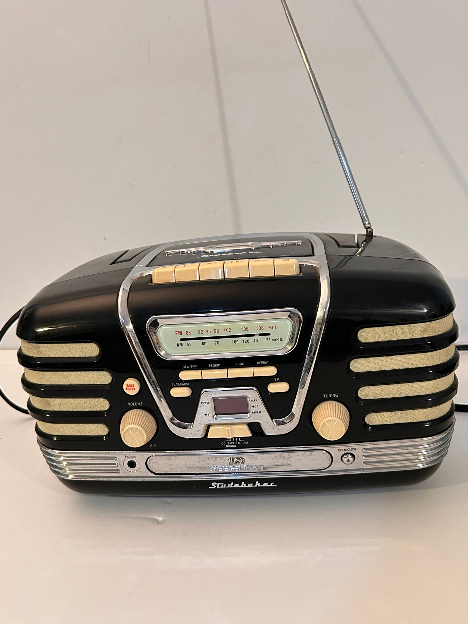 Vintage Studebaker SB4010 Portable Stereo CD Player 2006 works great (1 of 8)