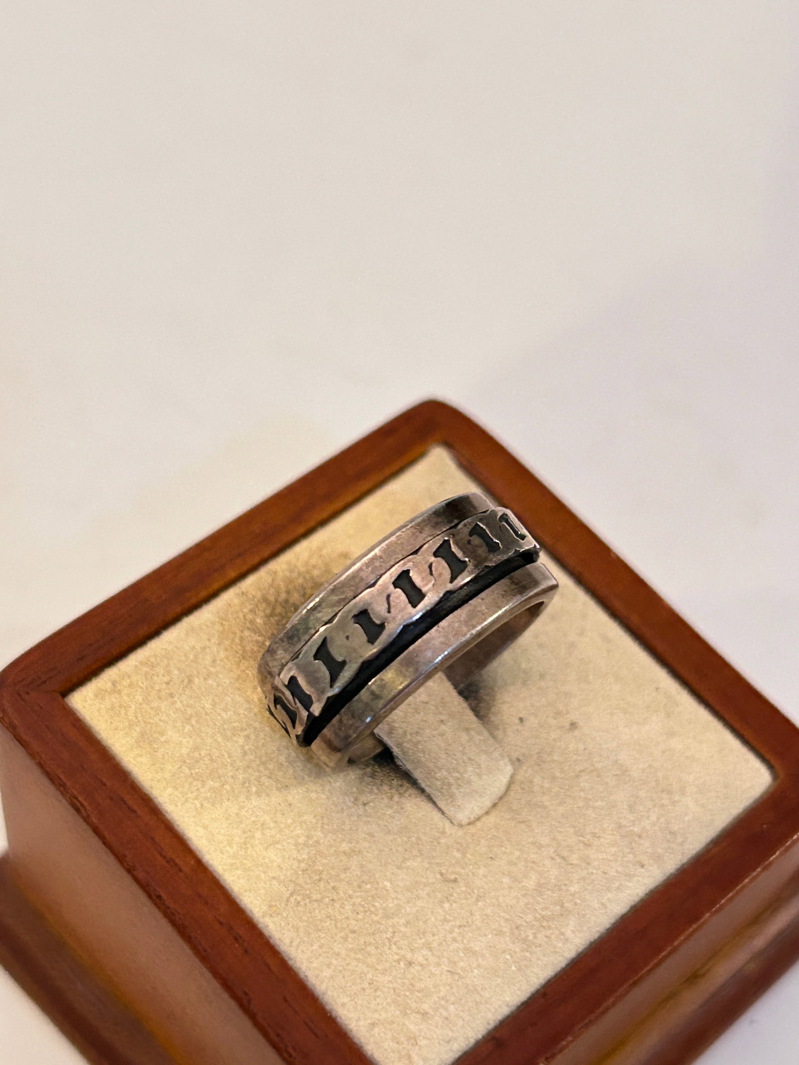 Vintage Sterling Silver Modernist Band Ring Sz 8 (1 of 5)