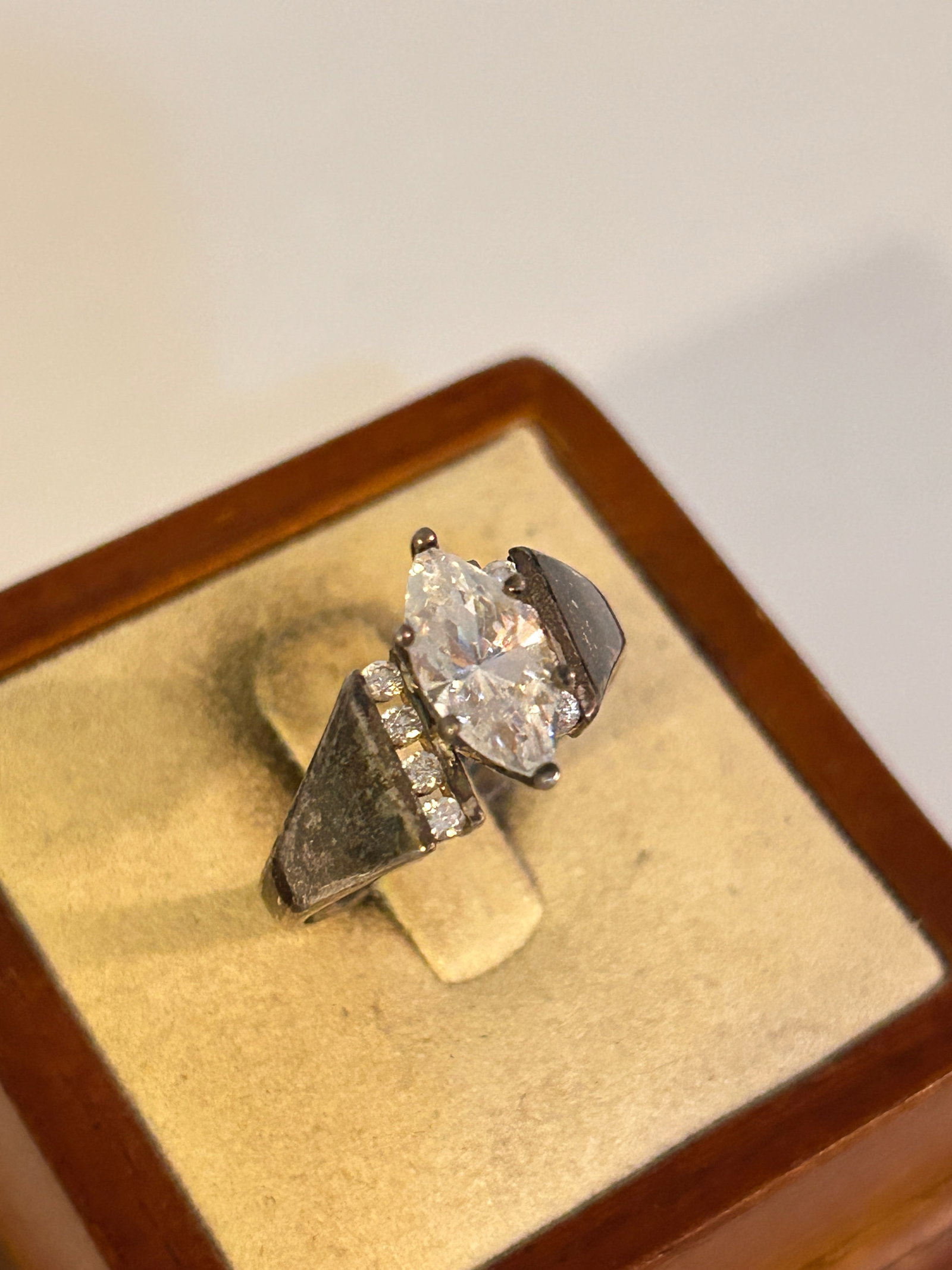 Vintage Sterling Silver DQ CZ Ring Sz 10: Vintage Sterling Silver DQ CZ Ring Sz 10 Please view all photos as they are part of the description and condition of this Item, Feel free to contact me with questions or picture requests! Used Item AS