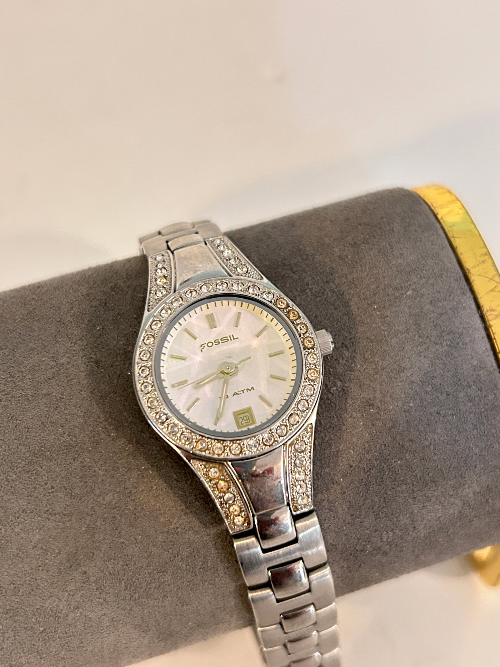 Fossil working Quartz Watch Pink Prism Dial Day Crystal Ring AM-4026: Fossil working Quartz Watch Pink Prism Dial Day Crystal Ring AM-4026 Please view all photos as they are part of the description and condition of this Item, Feel free to contact me with questions or pi