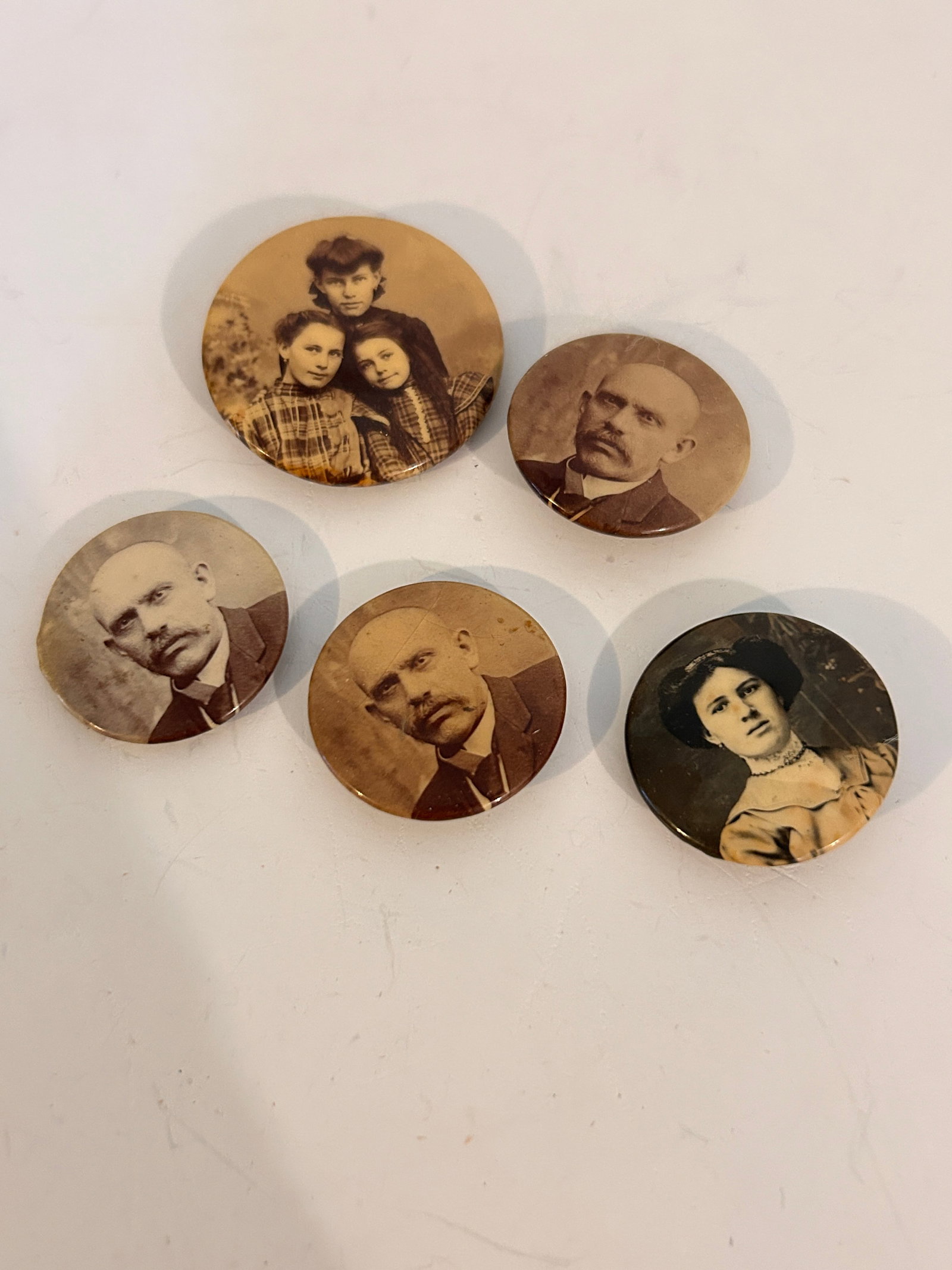 Lot of 5 Antique 1800's Victorian Photo Buttons: Lot of 5 Antique 1800's Victorian Photo Buttons Please view all photos as they are part of the description and condition of this Item, Feel free to contact me with questions or picture requests! Used 
