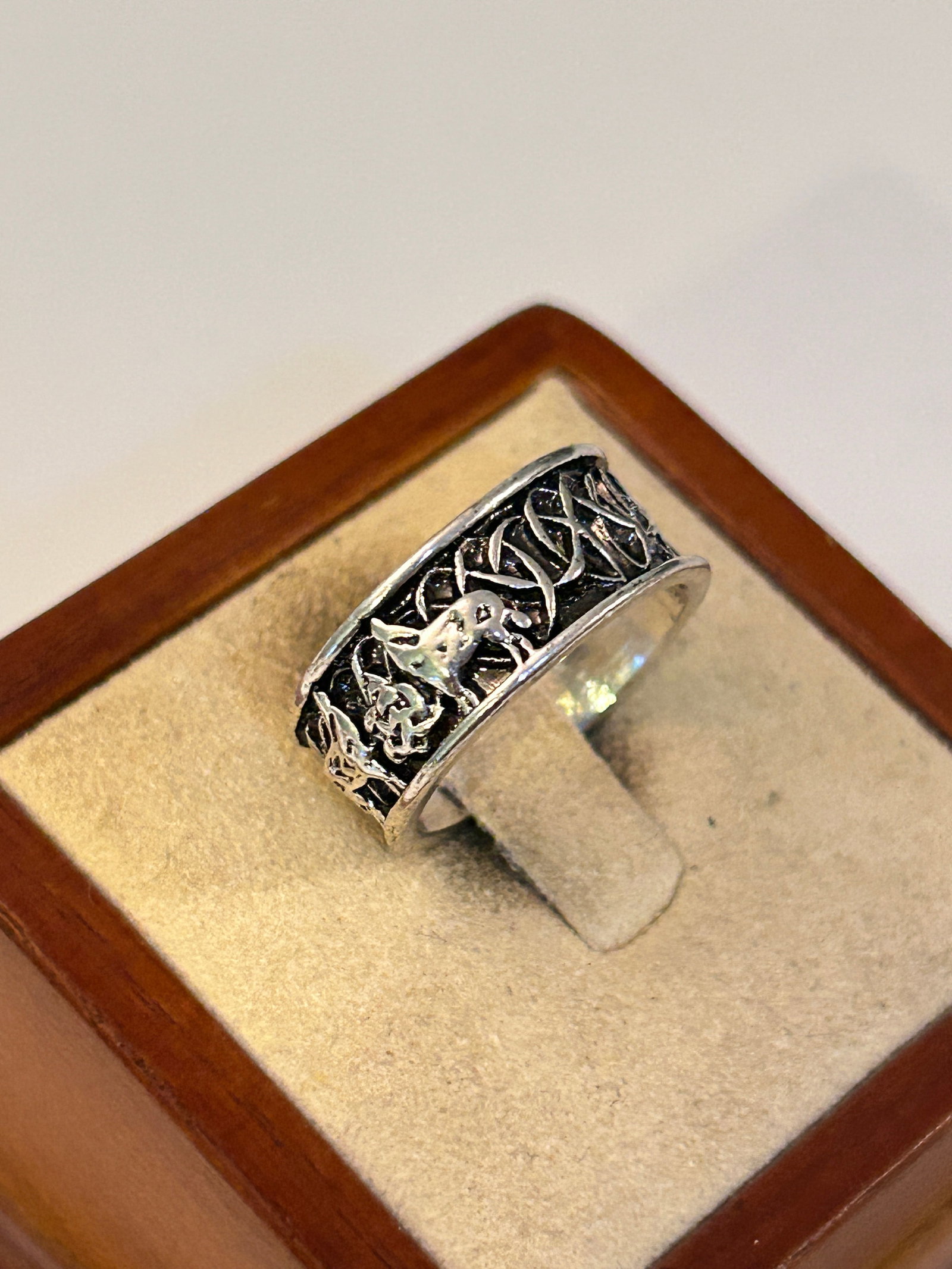 Vintage Sterling Silver Modernist Ring Sz 7: Vintage Sterling Silver Modernist Ring Sz 7 Please view all photos as they are part of the description and condition of this Item, Feel free to contact me with questions or picture requests! Used Item