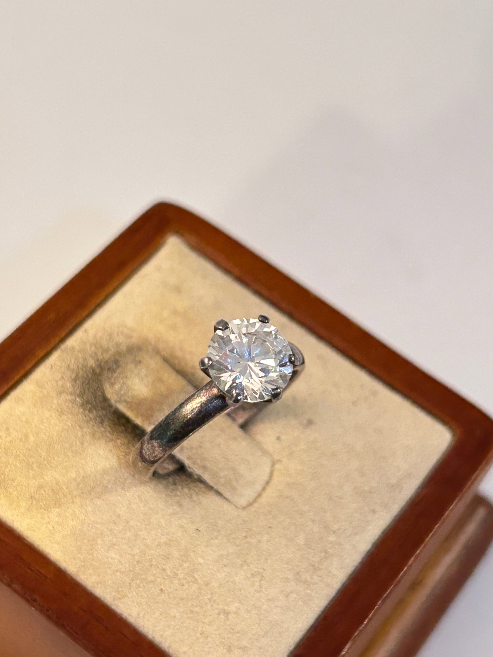 Vintage Sterling Silver DQ CZ Ring Sz 8: Vintage Sterling Silver DQ CZ Ring Sz 8 Please view all photos as they are part of the description and condition of this Item, Feel free to contact me with questions or picture requests! Used Item AS 