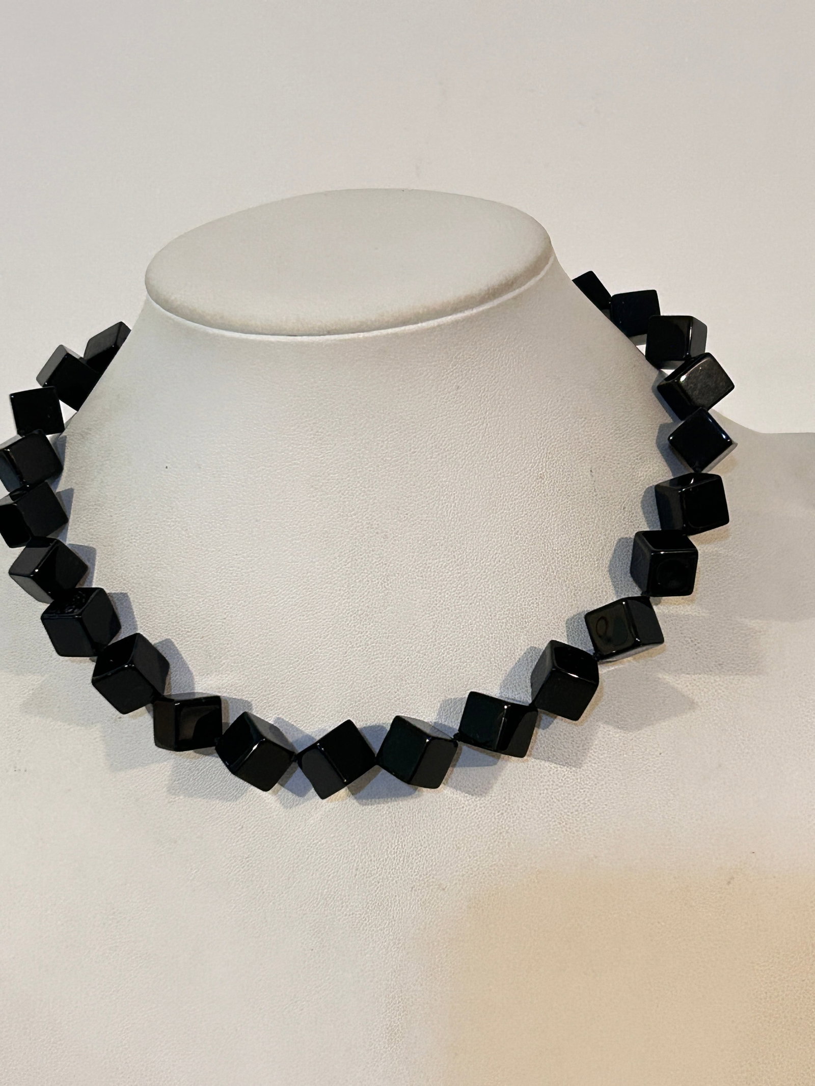 Vintage Sterling Silver Onyx Cube Black Choker knotted Necklace sz 15": Vintage Sterling Silver Onyx Cube Black Choker knotted Necklace sz 15" Please view all photos as they are part of the description and condition of this Item, Feel free to contact me with questions or 