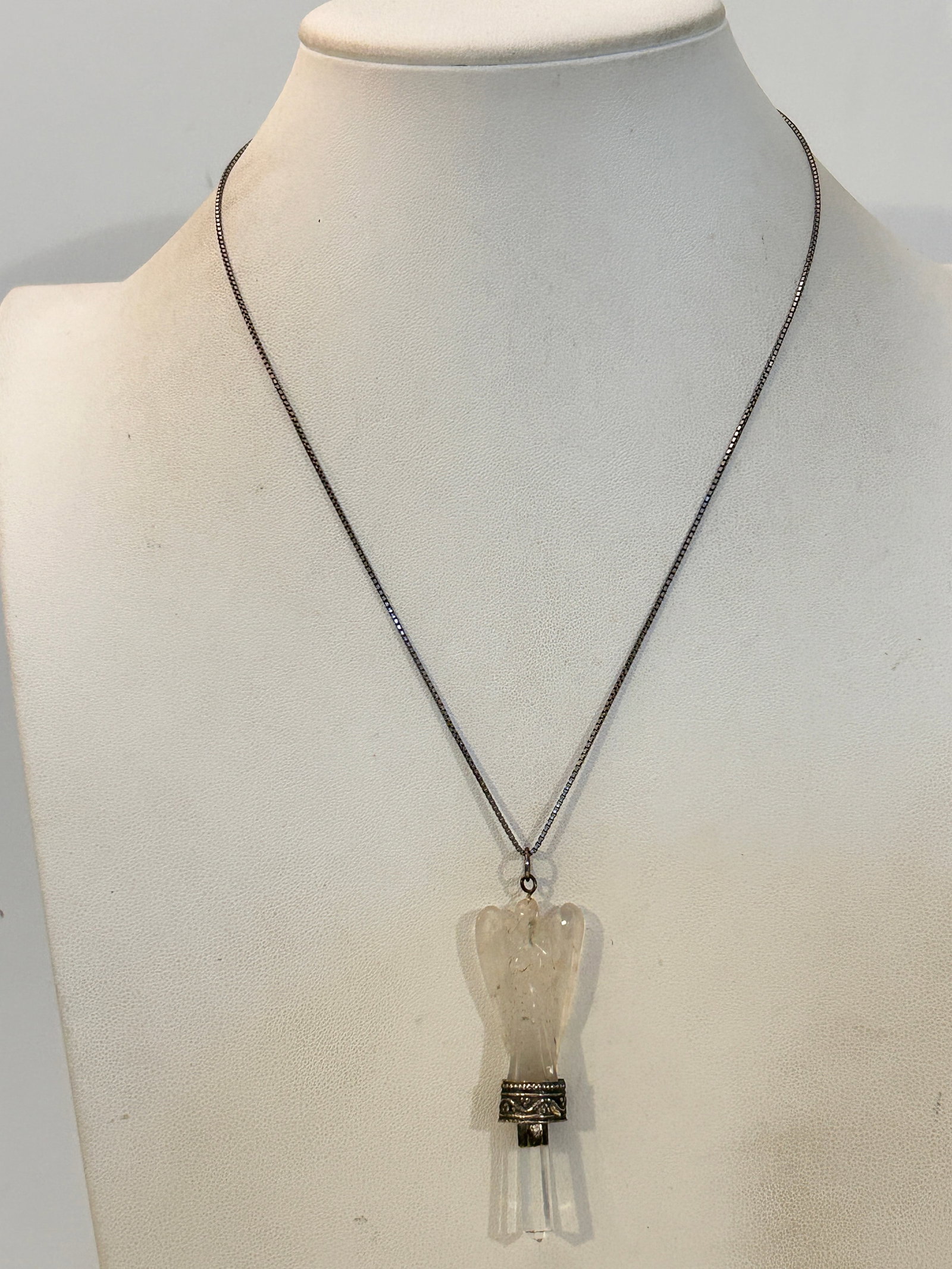 Vintage Sterling Silver Pendant Necklace: Vintage Sterling Silver Pendant Necklace Please view all photos as they are part of the description and condition of this Item, Feel free to contact me with questions or picture requests! Used Item AS