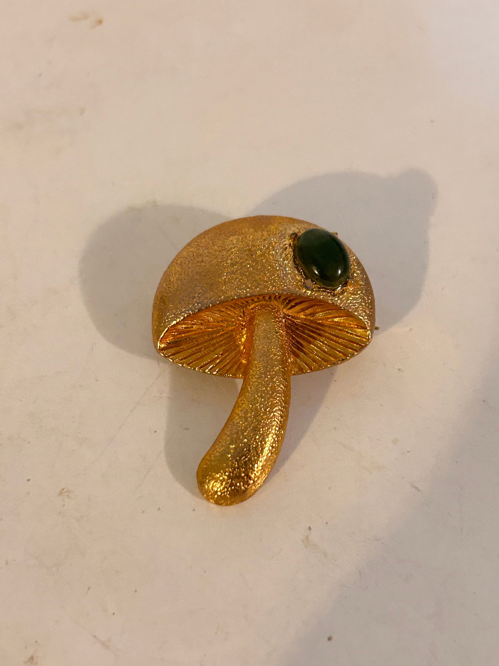 Vintage goldstone mushroom Brooch: Vintage goldstone mushroom BroochPlease view all photos as they are part of the description and condition of this Item, Feel free to contact me with questions or picture requests! Used Item AS IS