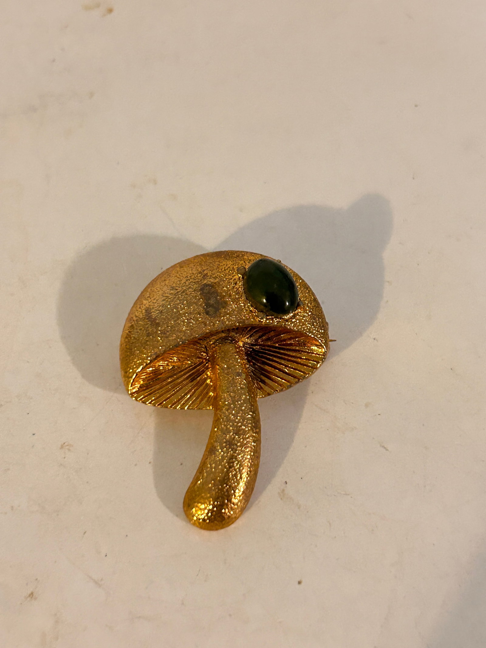 Vintage goldstone mushroom Brooch: Vintage goldstone mushroom BroochPlease view all photos as they are part of the description and condition of this Item, Feel free to contact me with questions or picture requests! Used Item AS IS