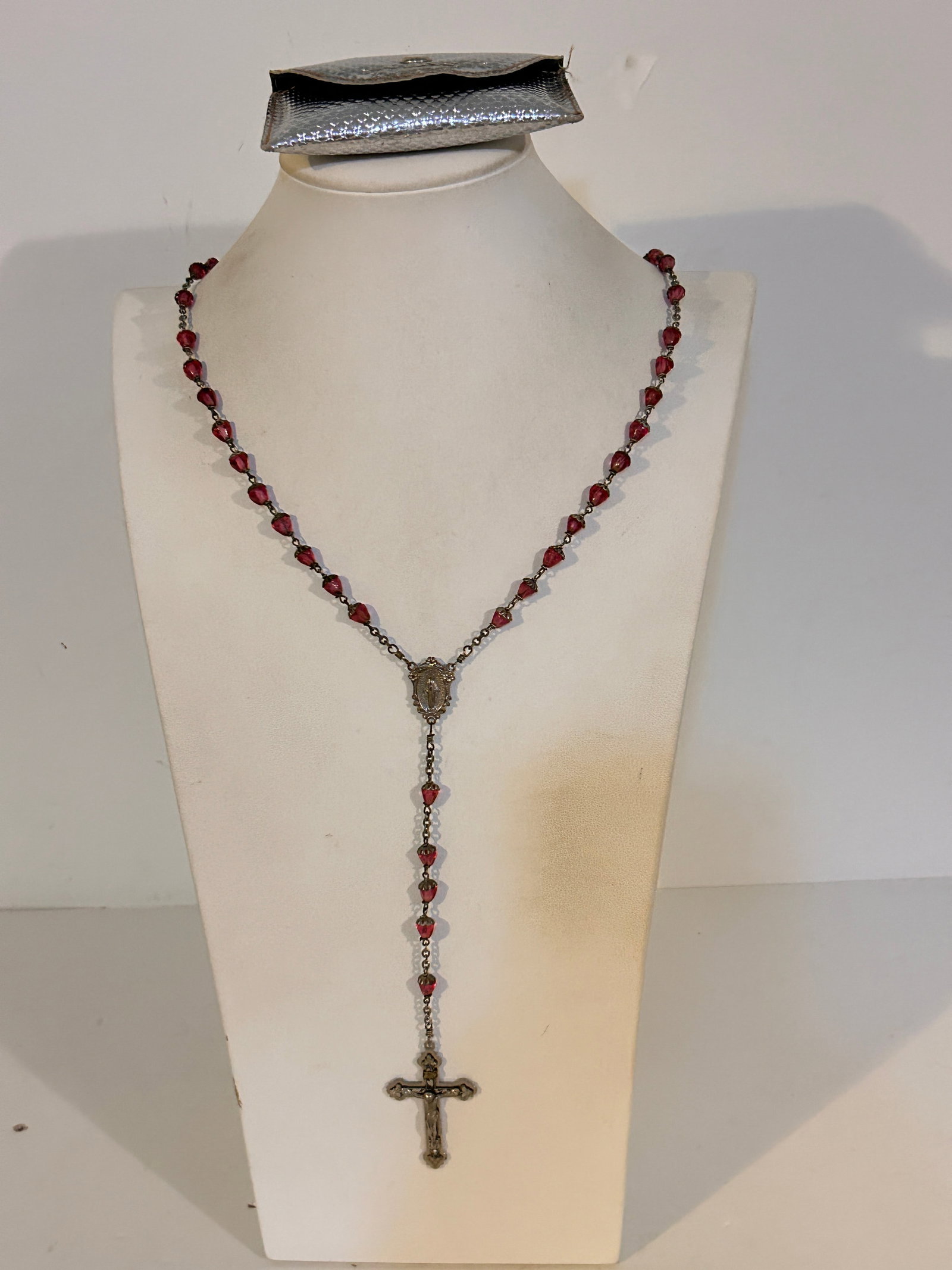 Vintage Cross Rosary Necklace: Vintage Cross Rosary Necklace Please view all photos as they are part of the description and condition of this Item, Feel free to contact me with questions or picture requests! Used Item AS IS