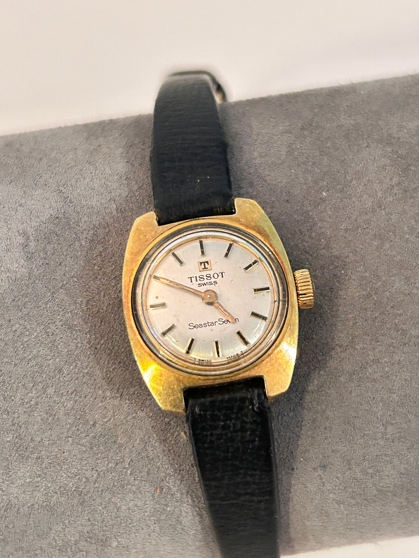VintageTISSOT Swiss SeaStar Seven Hand Winding Ladies Watch working: VintageTISSOT Swiss SeaStar Seven Hand Winding Ladies Watch workingPlease view all photos as they are part of the description and condition of this Item, Feel free to contact me with questions or pict