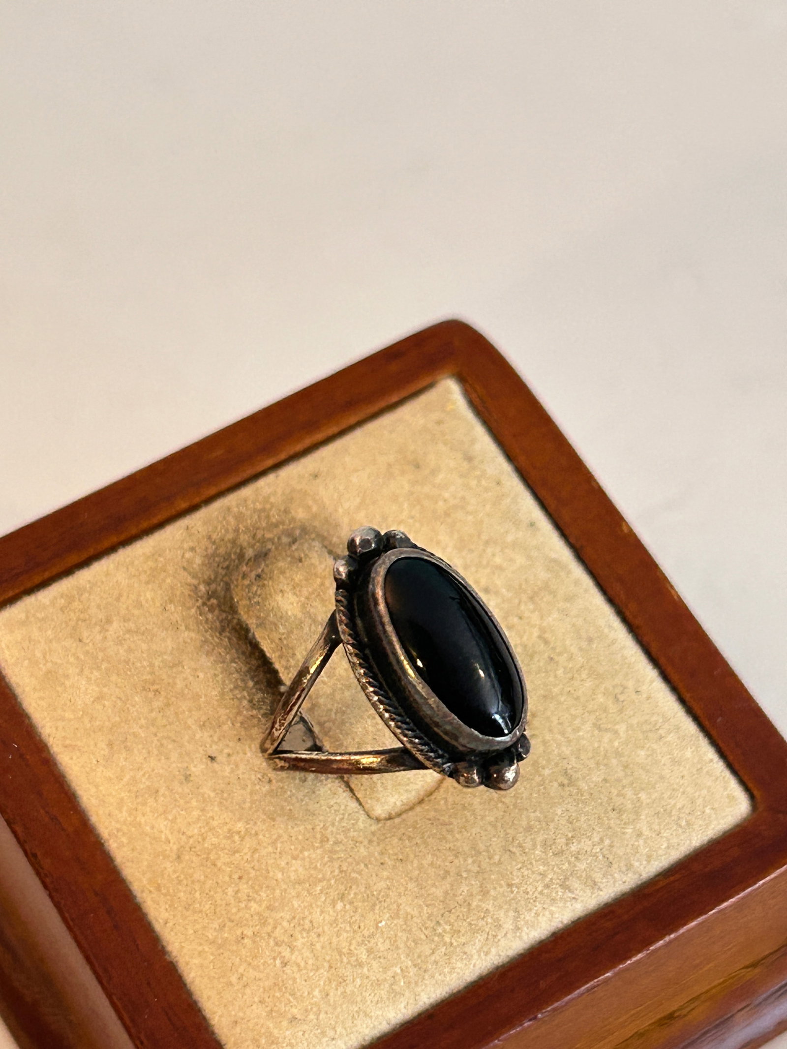 Vintage Sterling Silver Long Oval Black Onyx Ring Sz 6: Vintage Sterling Silver Long Oval Black Onyx Ring Sz 6 Please view all photos as they are part of the description and condition of this Item, Feel free to contact me with questions or picture requests