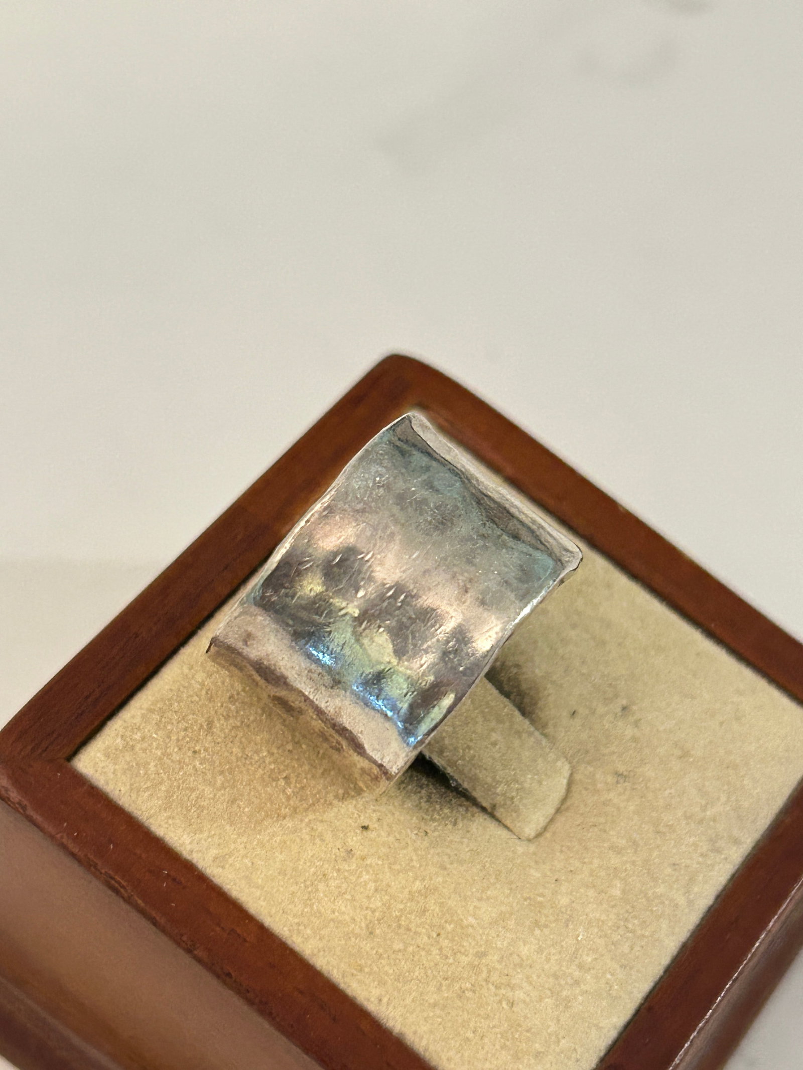 925 Sterling Silver Vintage Versani Band Ring Sz 8 19 GRAMS: 925 Sterling Silver Vintage Versani Band Ring Sz 8 19 GRAMS Please view all photos as they are part of the description and condition of this Item, Feel free to contact me with questions or picture req