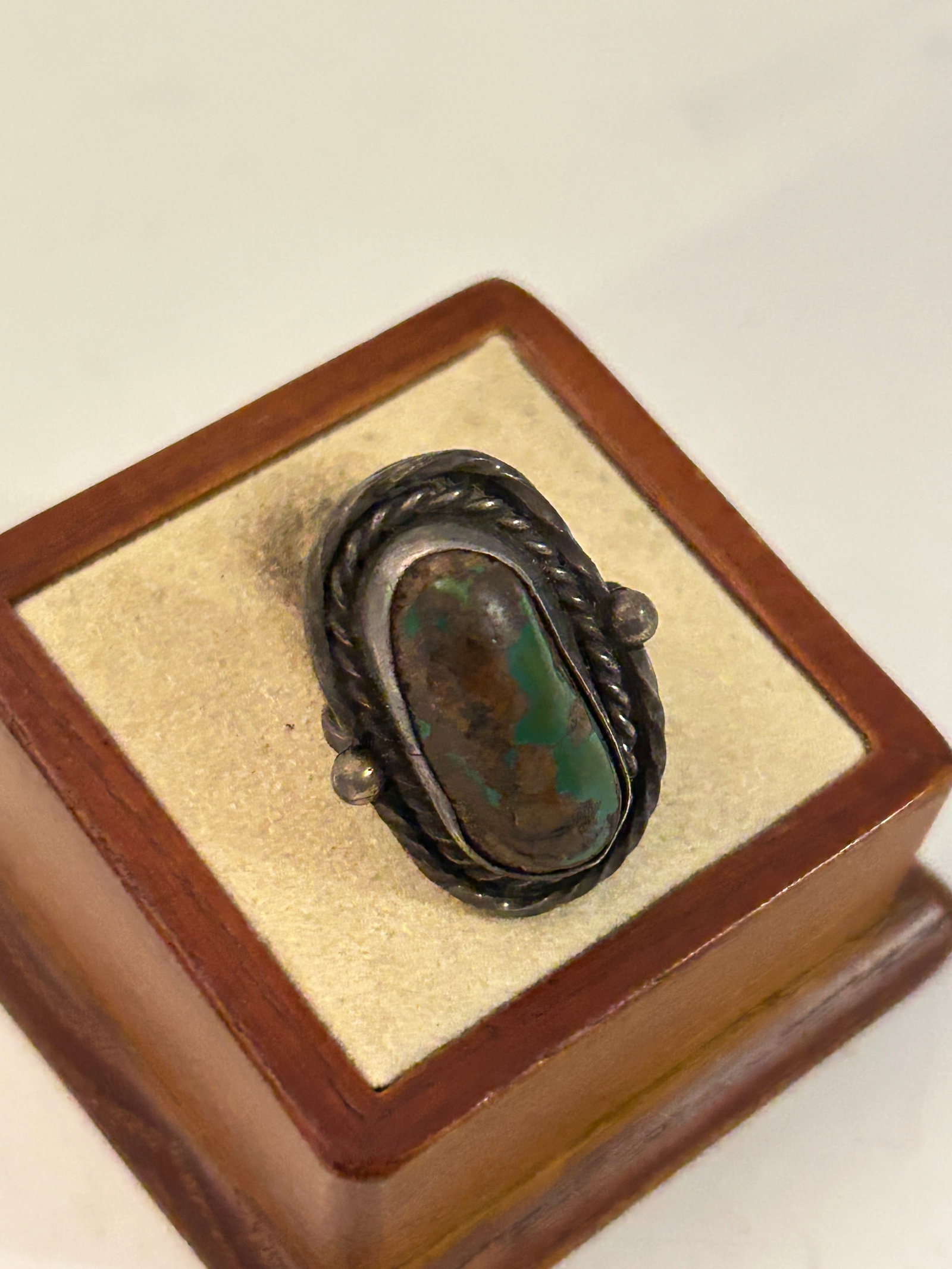 Vintage Native American Green Turquoise 925 Sterling Silver Hand Tooled Ring Sz 5.5: Vintage Native American Green Turquoise 925 Sterling Silver Hand Tooled Ring Sz 5.5 Please view all photos as they are part of the description and condition of this Item, Feel free to contact me with 