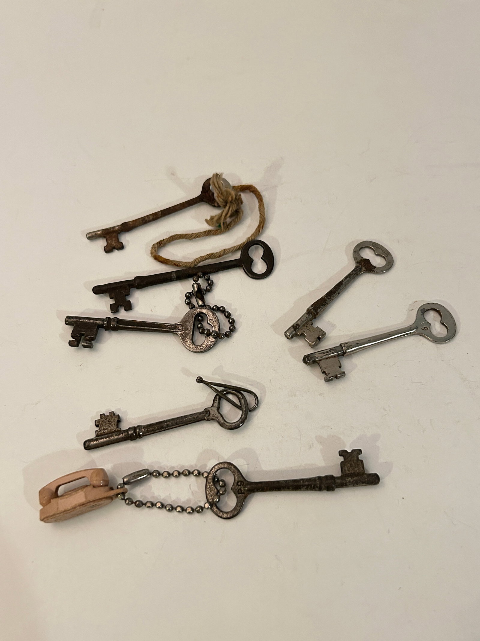 Vintage Lot of 7 Old Keys (1 of 3)