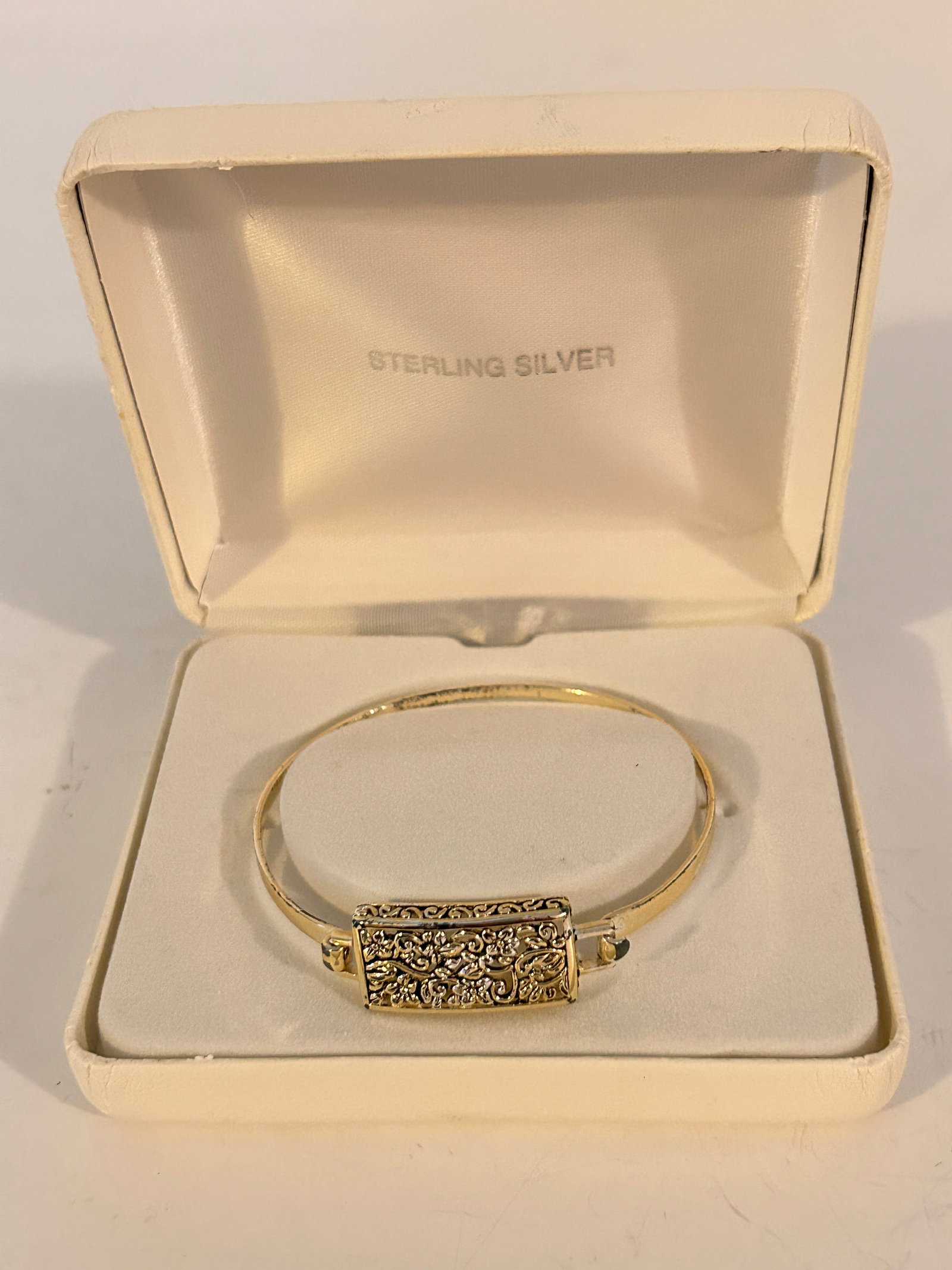 Vintage Sterling Silver Filigree Bracelet 7": Vintage Sterling Silver Filigree Bracelet 7" Please view all photos as they are part of the description and condition of this Item, Feel free to contact me with questions or picture requests! Used Ite