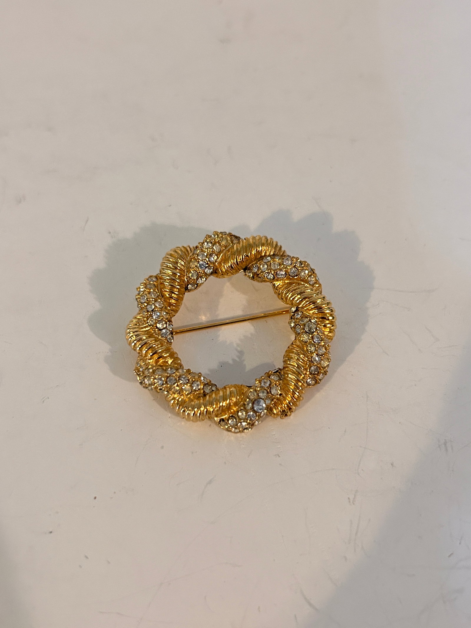 Vintage Bellini Gold Toned Rhinestone Brooch Signed: Vintage Bellini Gold Toned Rhinestone Brooch Signed Please view all photos as they are part of the description and condition of this Item, Feel free to contact me with questions or picture requests! U