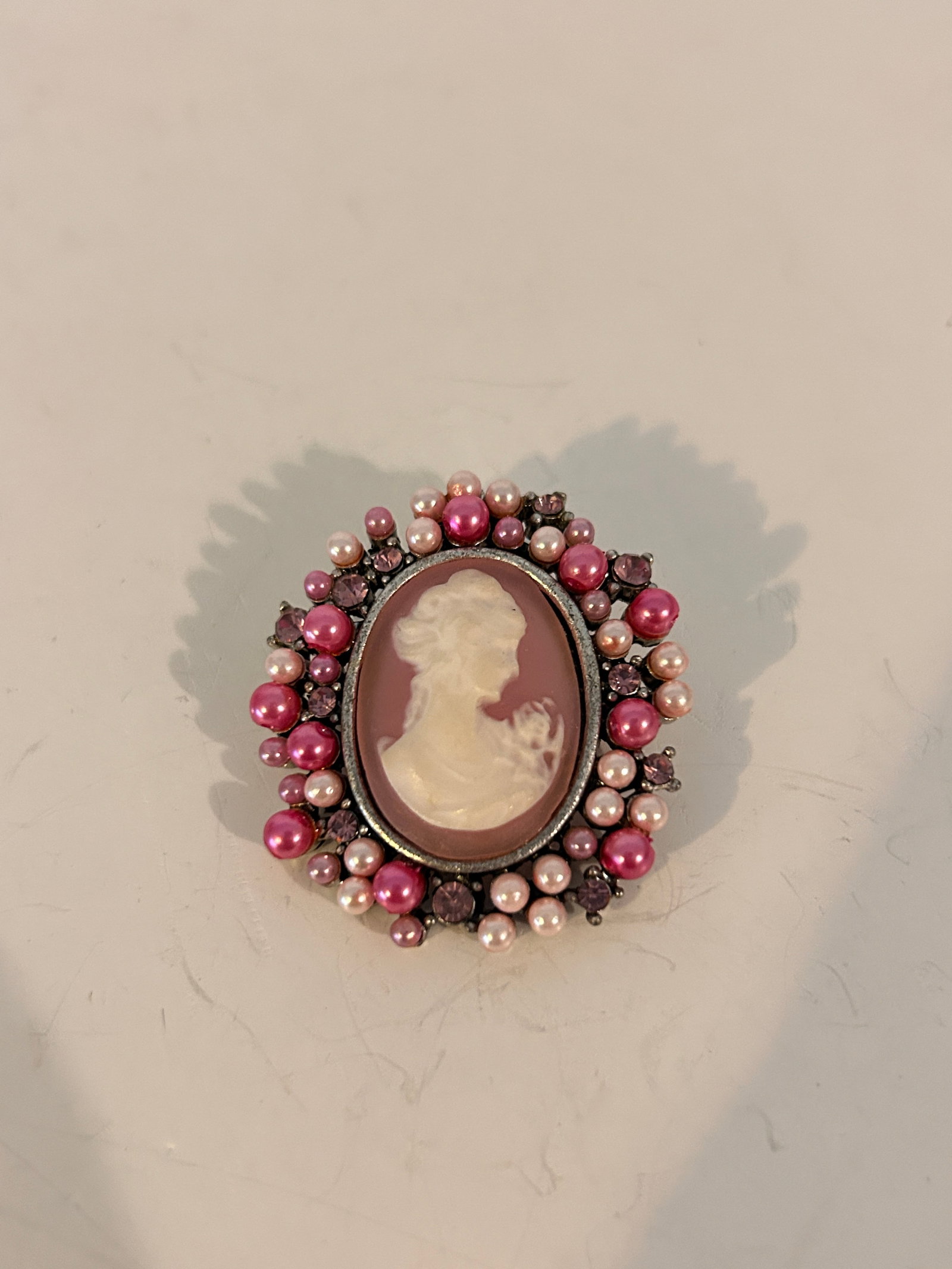 Vintage Shades of Pink Vibrant Rhinestone Faux Pearl Cameo Brooch Pin: Vintage Shades of Pink Vibrant Rhinestone Faux Pearl Cameo Brooch Pin Please view all photos as they are part of the description and condition of this Item, Feel free to contact me with questions or p