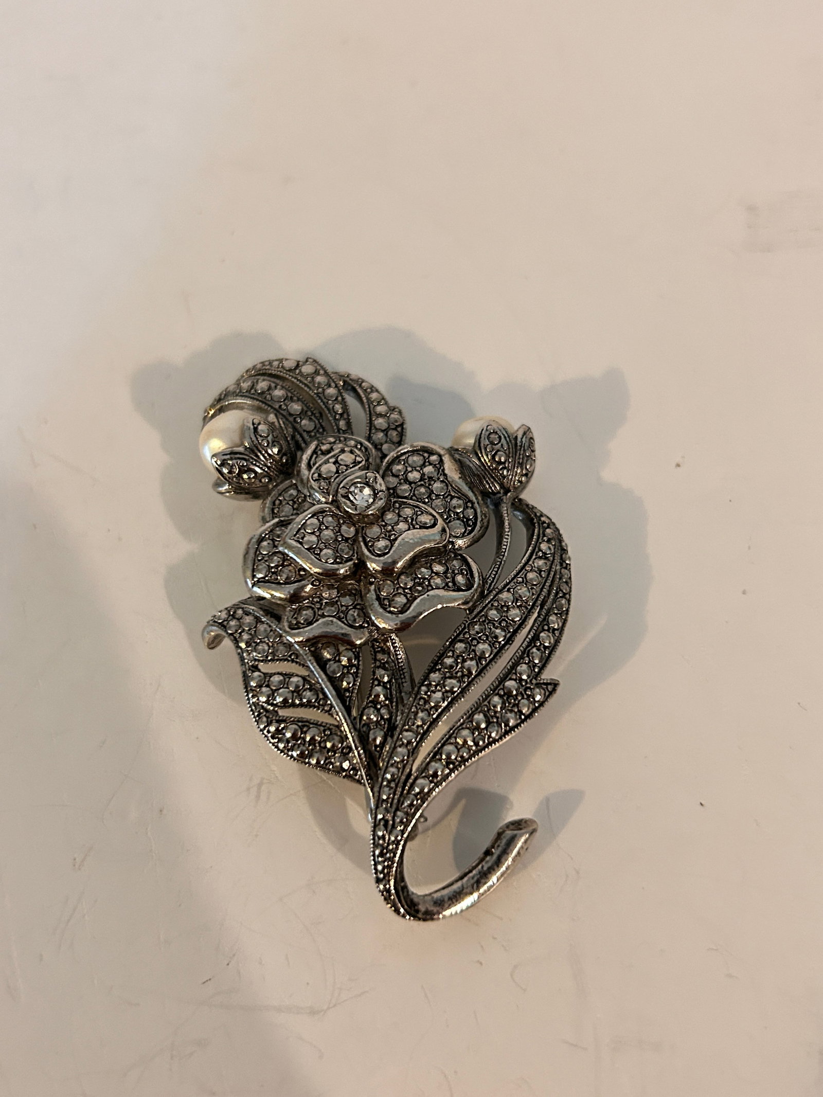 Vintage Kenneth Jay Lane for AVON Floral Brooch Silver Tone Marcasite: Vintage Kenneth Jay Lane for AVON Floral Brooch Silver Tone Marcasite Please view all photos as they are part of the description and condition of this Item, Feel free to contact me with questions or p
