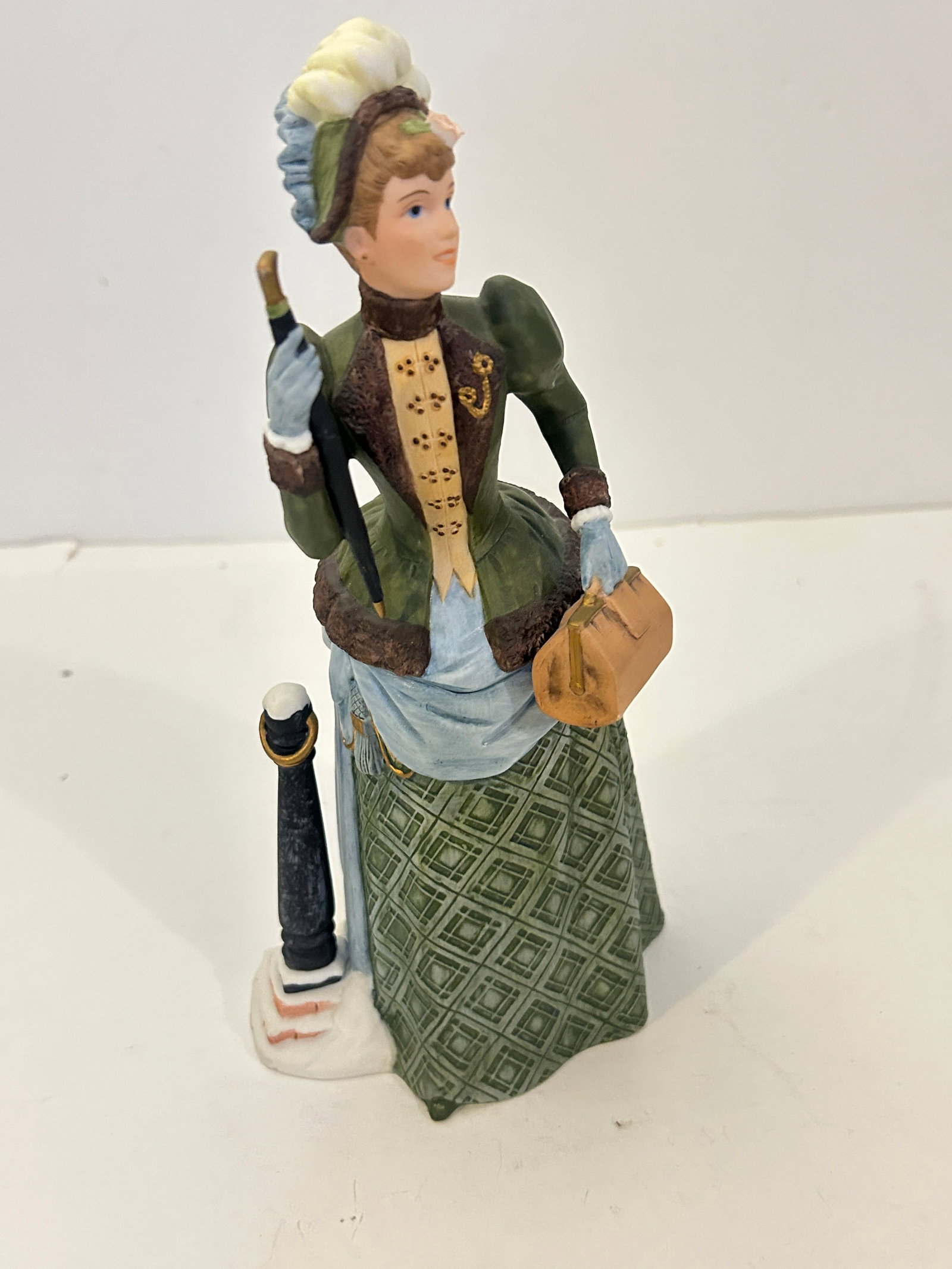 1987 Avon Mrs. Albee Award figurine (1 of 6)