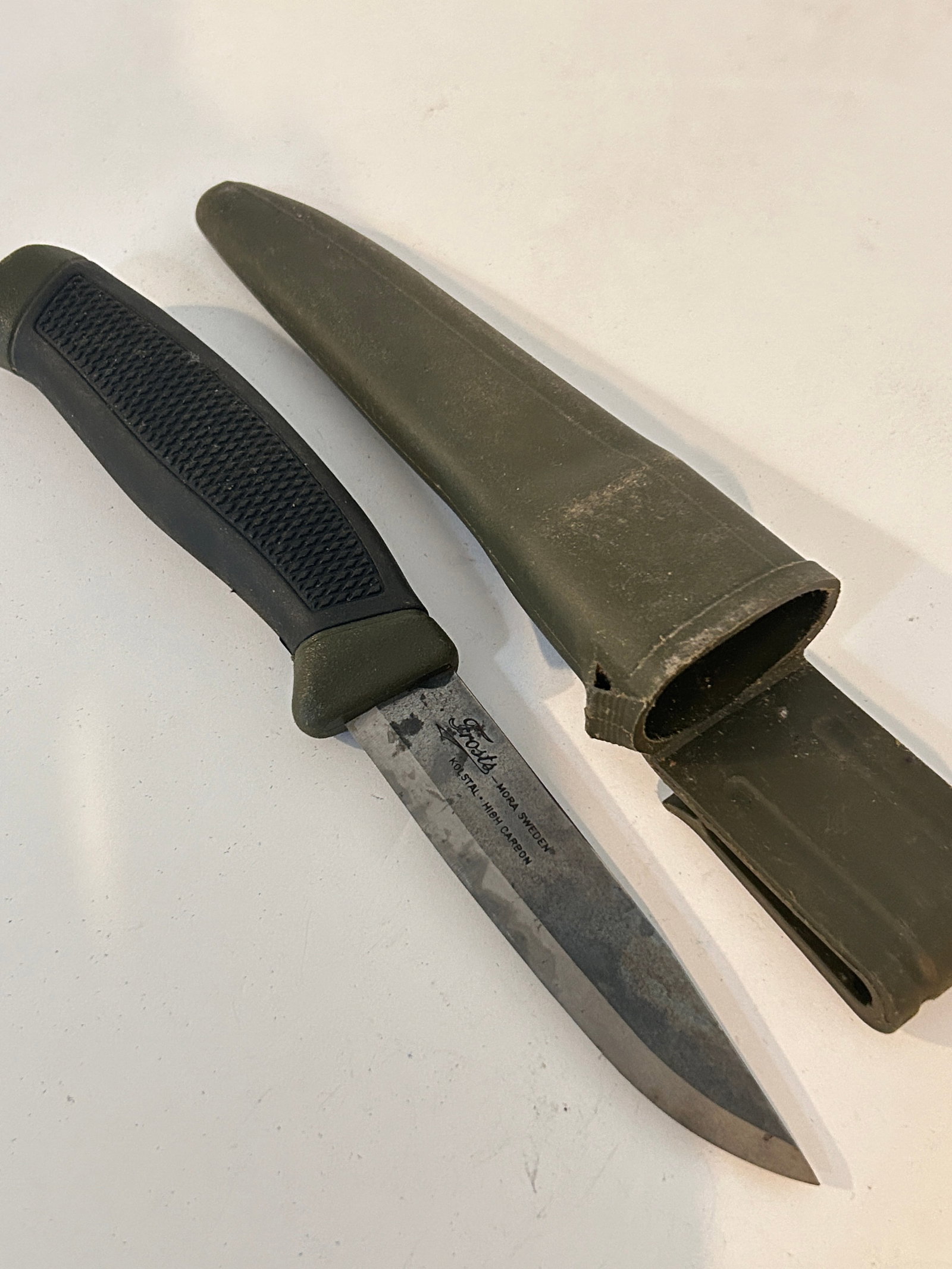 Vintage Frost Mora Sweden Swedish Hunting Knife w/ Sheath: Vintage Frost Mora Sweden Swedish Hunting Knife w/ Sheath Please view all photos as they are part of the description and condition of this Item, Feel free to contact me with questions or picture reque