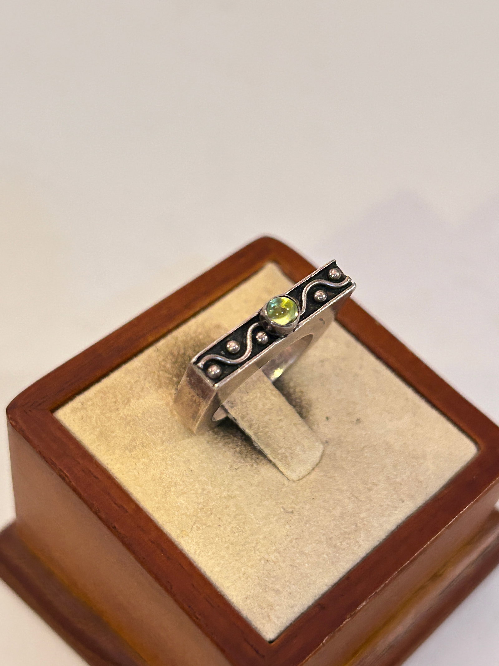 Sterling Silver 925 modernist peridot flat ring size 6.5: Sterling Silver 925 modernist peridot flat ring size 6.5 Please view all photos as they are part of the description and condition of this Item, Feel free to contact me with questions or picture reques