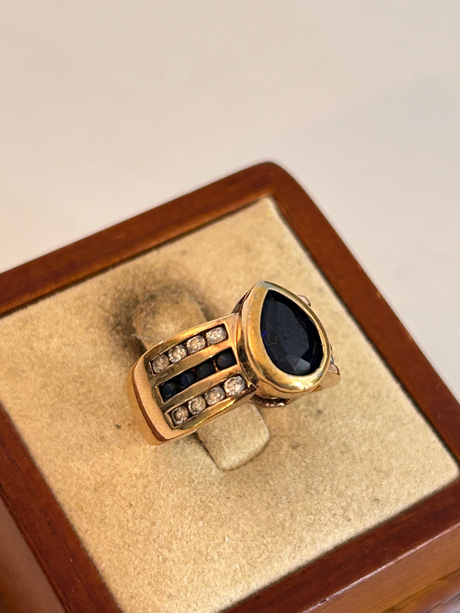 Yellow-Tone Sterling Silver Synthetic Sapphire Ring Sz 7: Yellow-Tone Sterling Silver Synthetic Sapphire Ring Sz 7 Please view all photos as they are part of the description and condition of this Item, Feel free to contact me with questions or picture reques