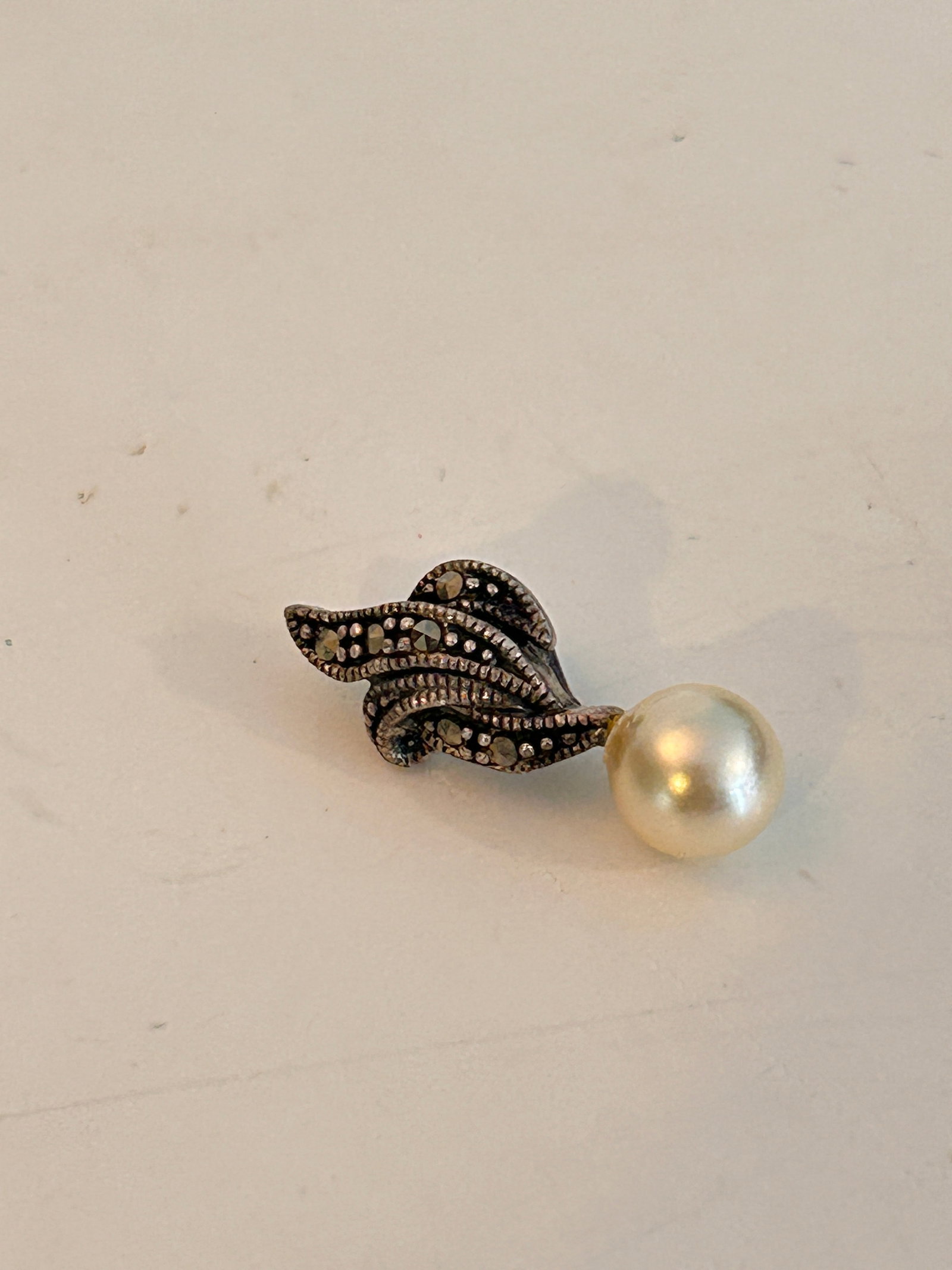 Sterling Silver and Faux Pearl Marcasite Pendant: Sterling Silver and Faux Pearl Marcasite Pendant Please view all photos as they are part of the description and condition of this Item, Feel free to contact me with questions or picture requests! Used