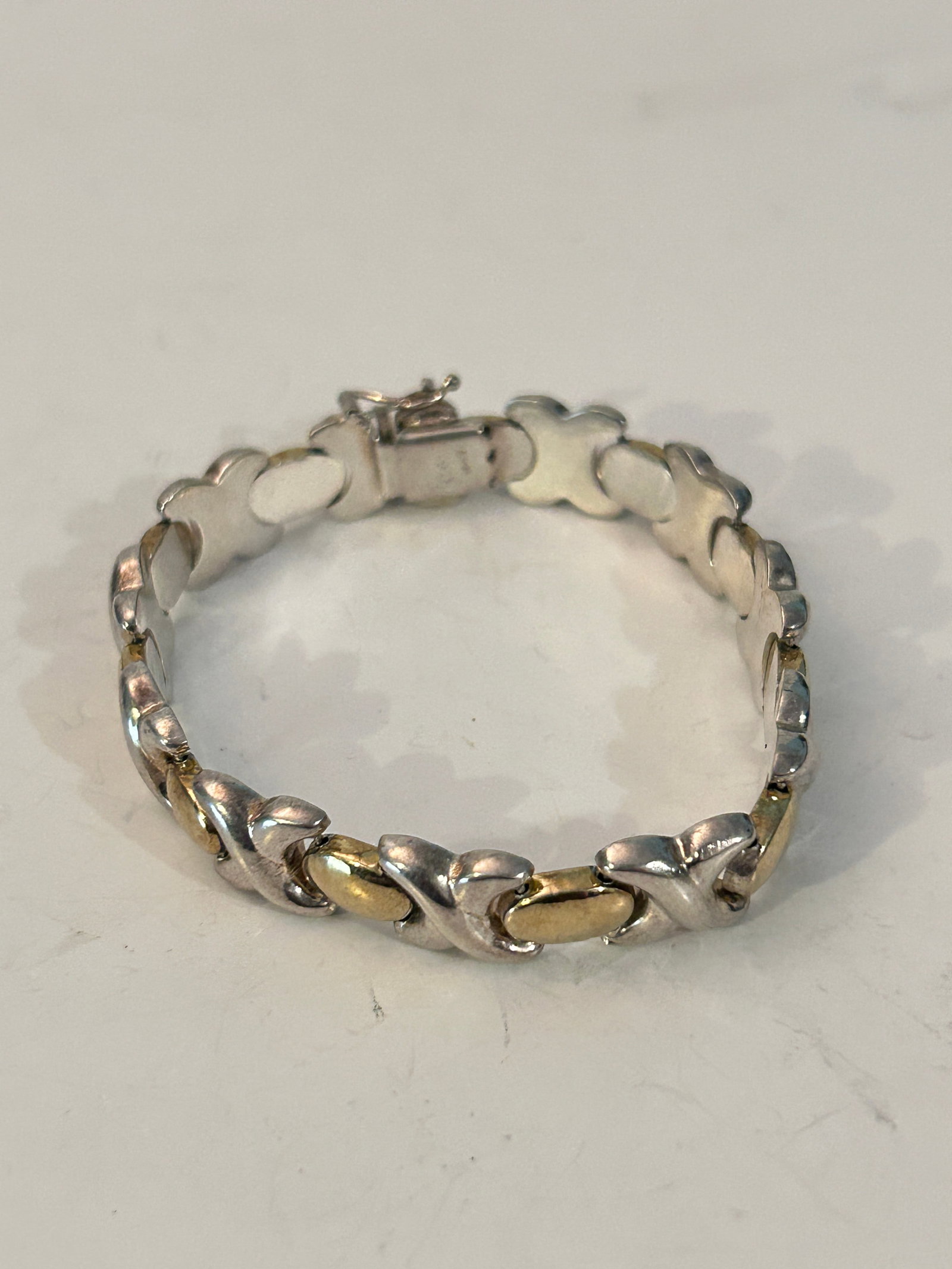 Vintage Sterling Silver 925 Dual Tone XO Italy Bracelet 7" 21 GRAMS: Vintage Sterling Silver 925 Dual Tone XO Italy Bracelet 7" 21 GRAMS Please view all photos as they are part of the description and condition of this Item, Feel free to contact me with questions or pic