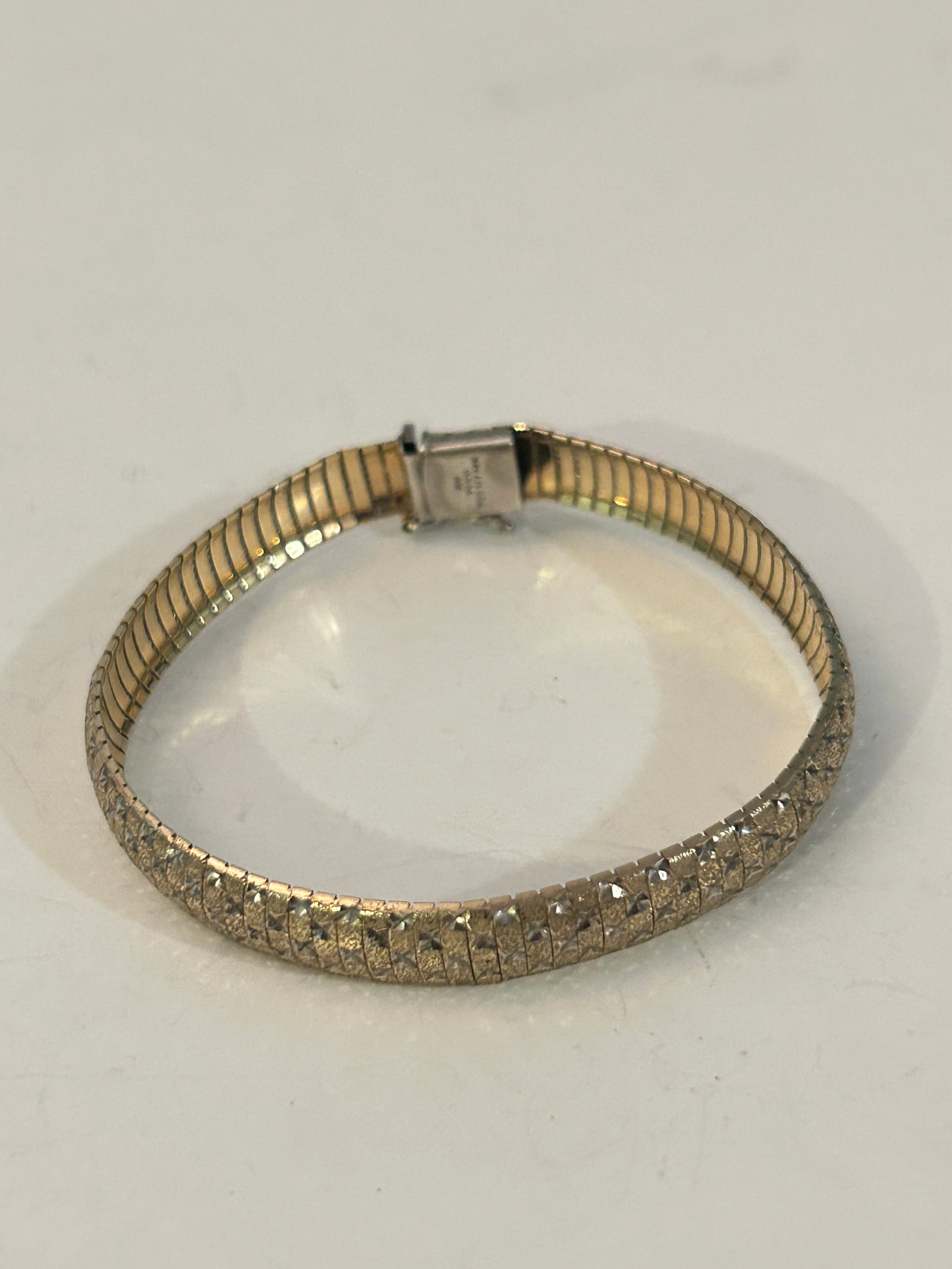Vintage Sterling Silver 14k Gold Overlay PU PERU Bracelet 7 1/4" 15 GRAMS: Vintage Sterling Silver 14k Gold Overlay PU PERU Bracelet 7 1/4" 15 GRAMS Please view all photos as they are part of the description and condition of this Item, Feel free to contact me with questions 