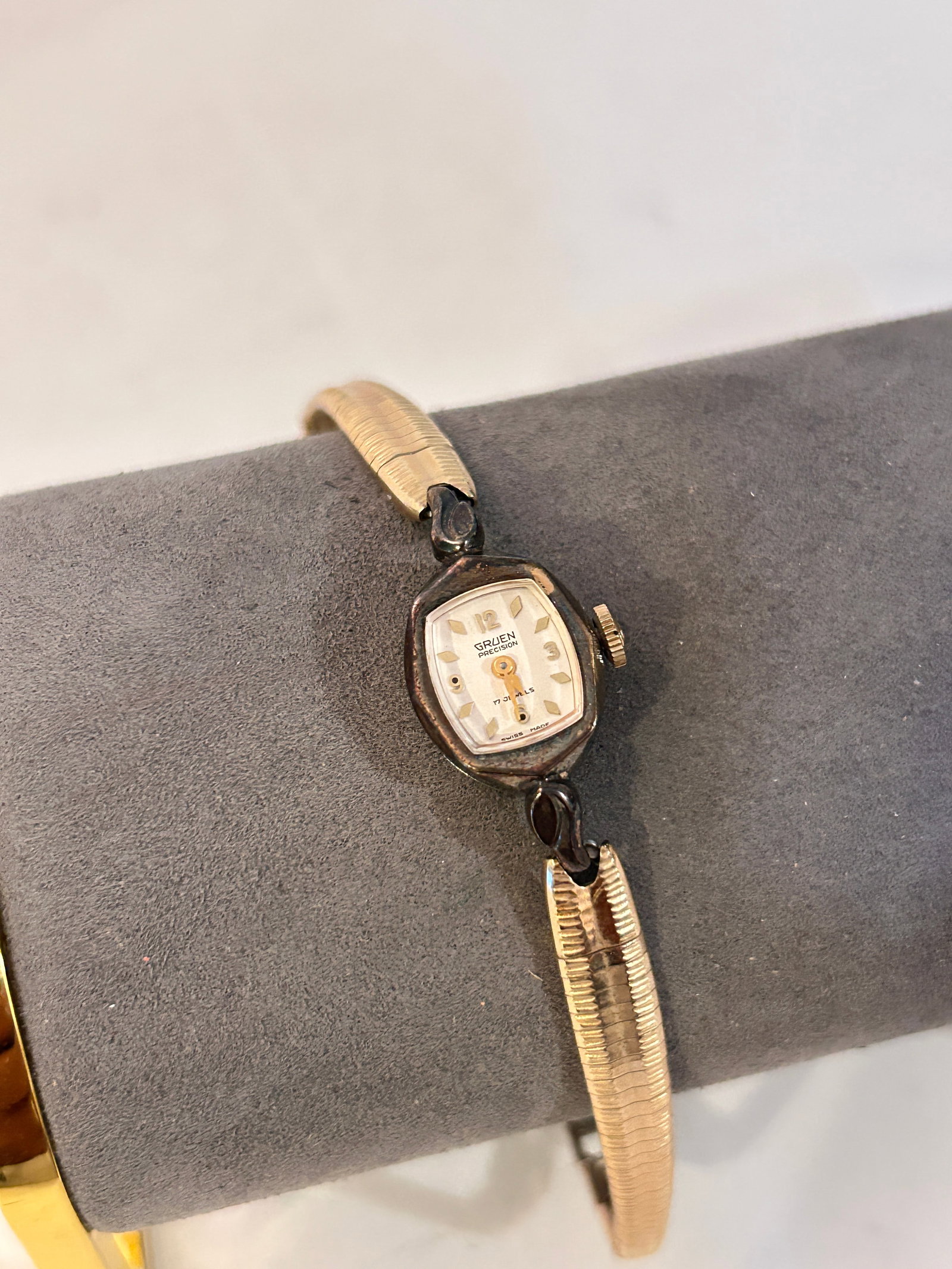 Vintage Women's Gruen Precision Mech working Watch (1 of 4)