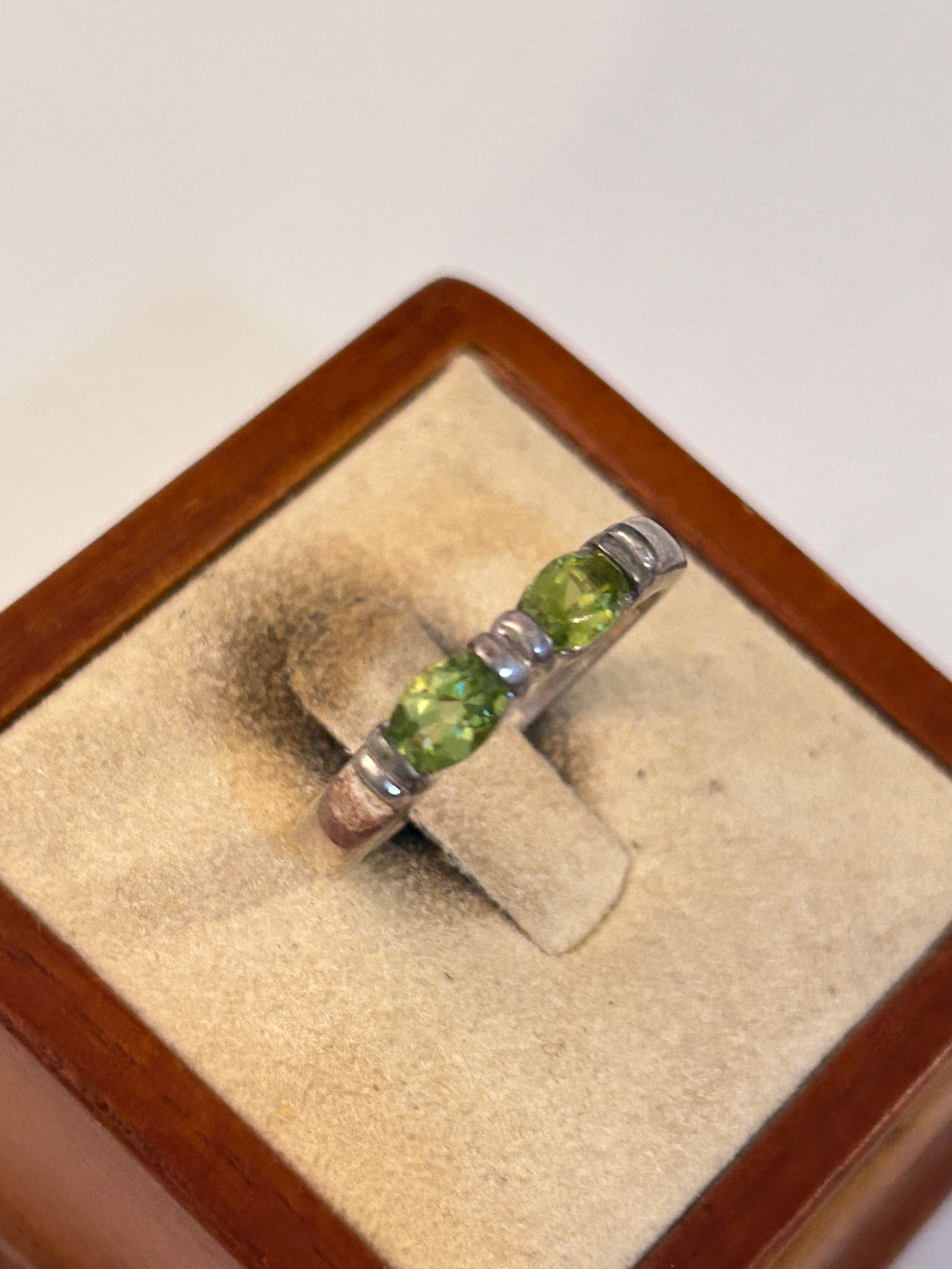 Vintage Sterling Silver Green Tourmaline Ring Sz 9: Vintage Sterling Silver Green Tourmaline Ring Sz 9 Please view all photos as they are part of the description and condition of this Item, Feel free to contact me with questions or picture requests! Us