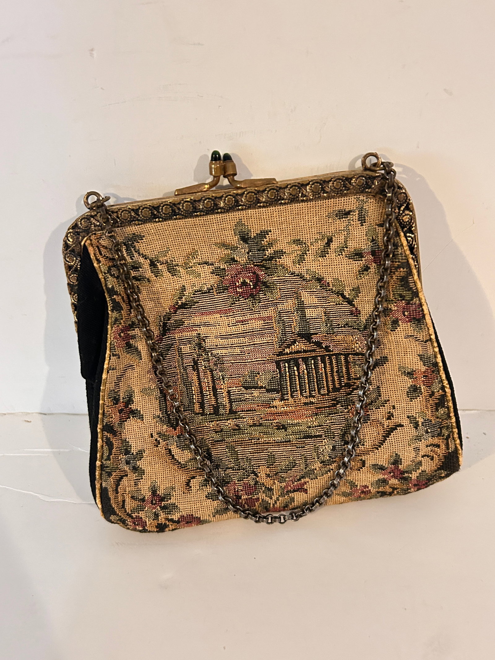 Tapestry Vintage Roman Scene Handbag Purse Gold Toned Chain Strap: Tapestry Vintage Roman Scene Handbag Purse Gold Toned Chain Strap Please view all photos as they are part of the description and condition of this Item, Feel free to contact me with questions or pictu