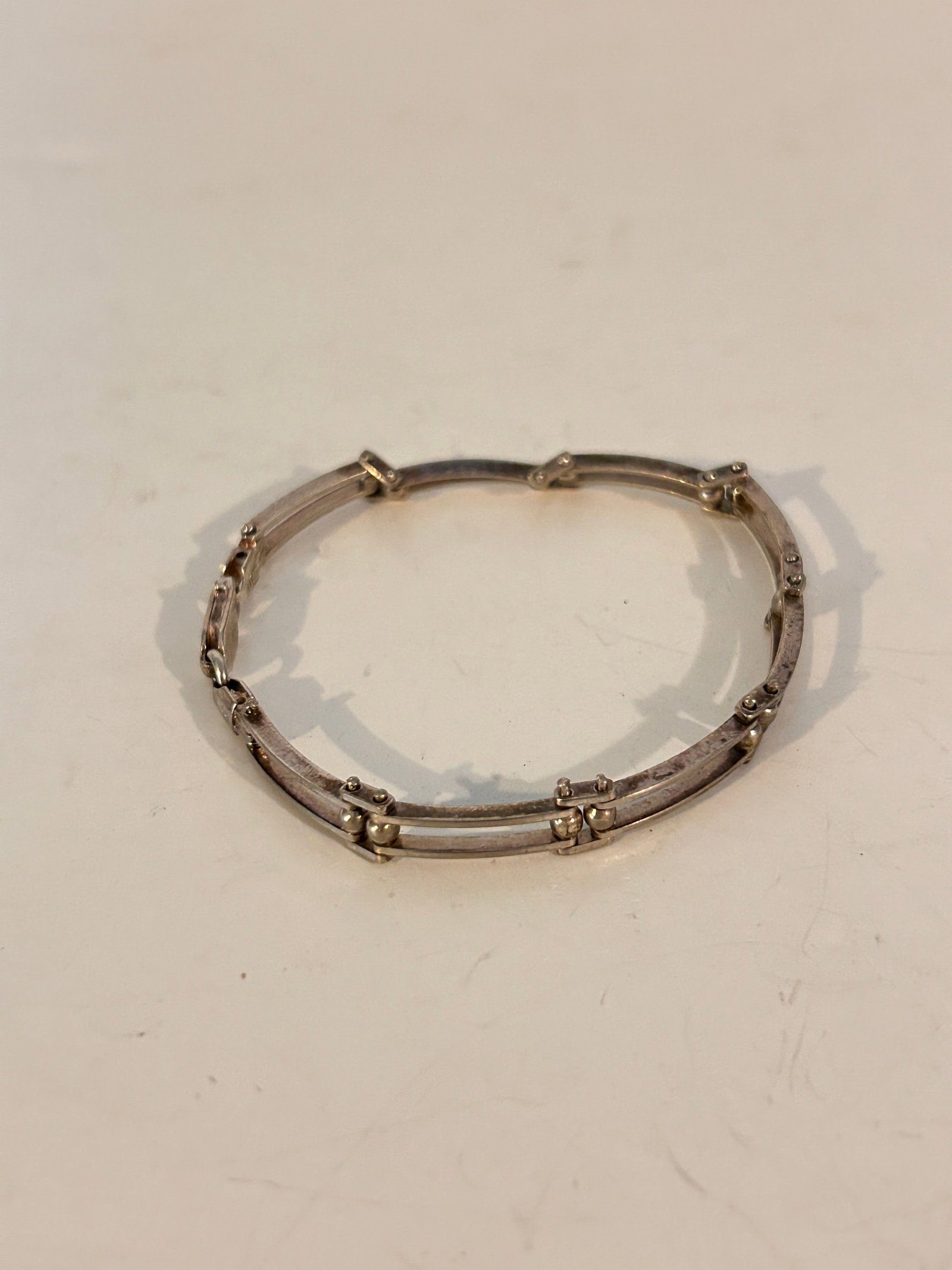 Sterling Silver 925 Binaro Link Bracelet 7": Sterling Silver 925 Binaro Link Bracelet 7" Please view all photos as they are part of the description and condition of this Item, Feel free to contact me with questions or picture requests! Used Item