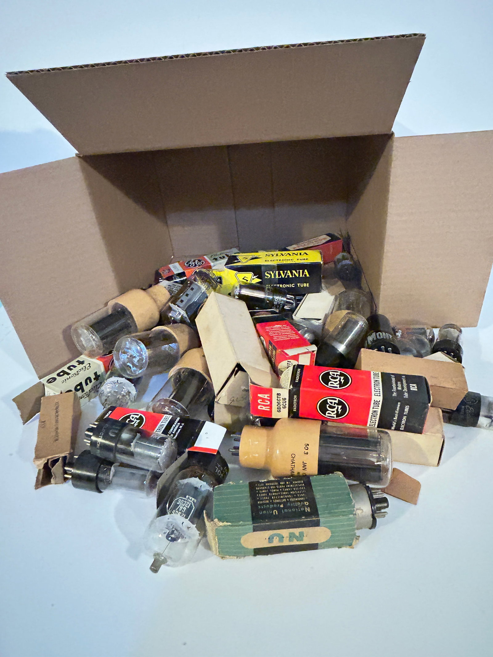 Vintage Lot of Old Vacuum Tubes: Vintage Lot of Old Vacuum Tubes