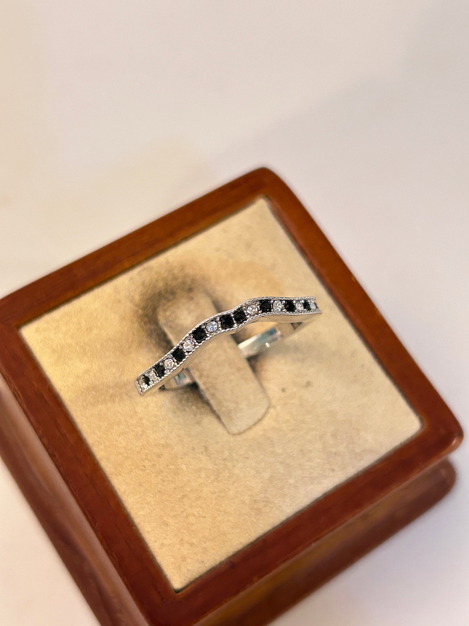 Vintage Costume Ring Sz 10 (1 of 4)
