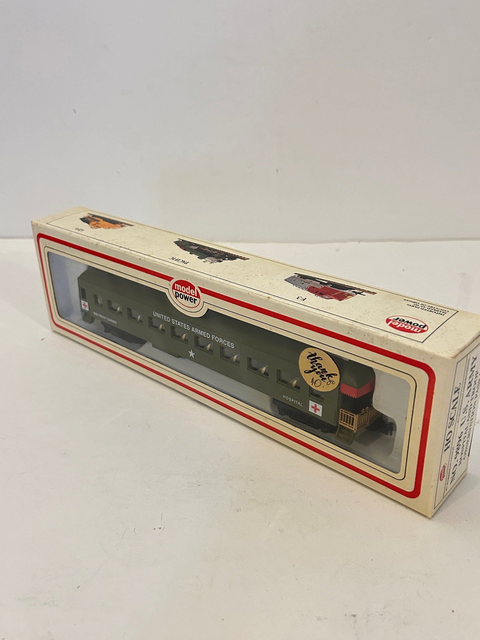 Model Power HO scale United States Armed Forces Hospital & Troop Carrier car (1 of 4)