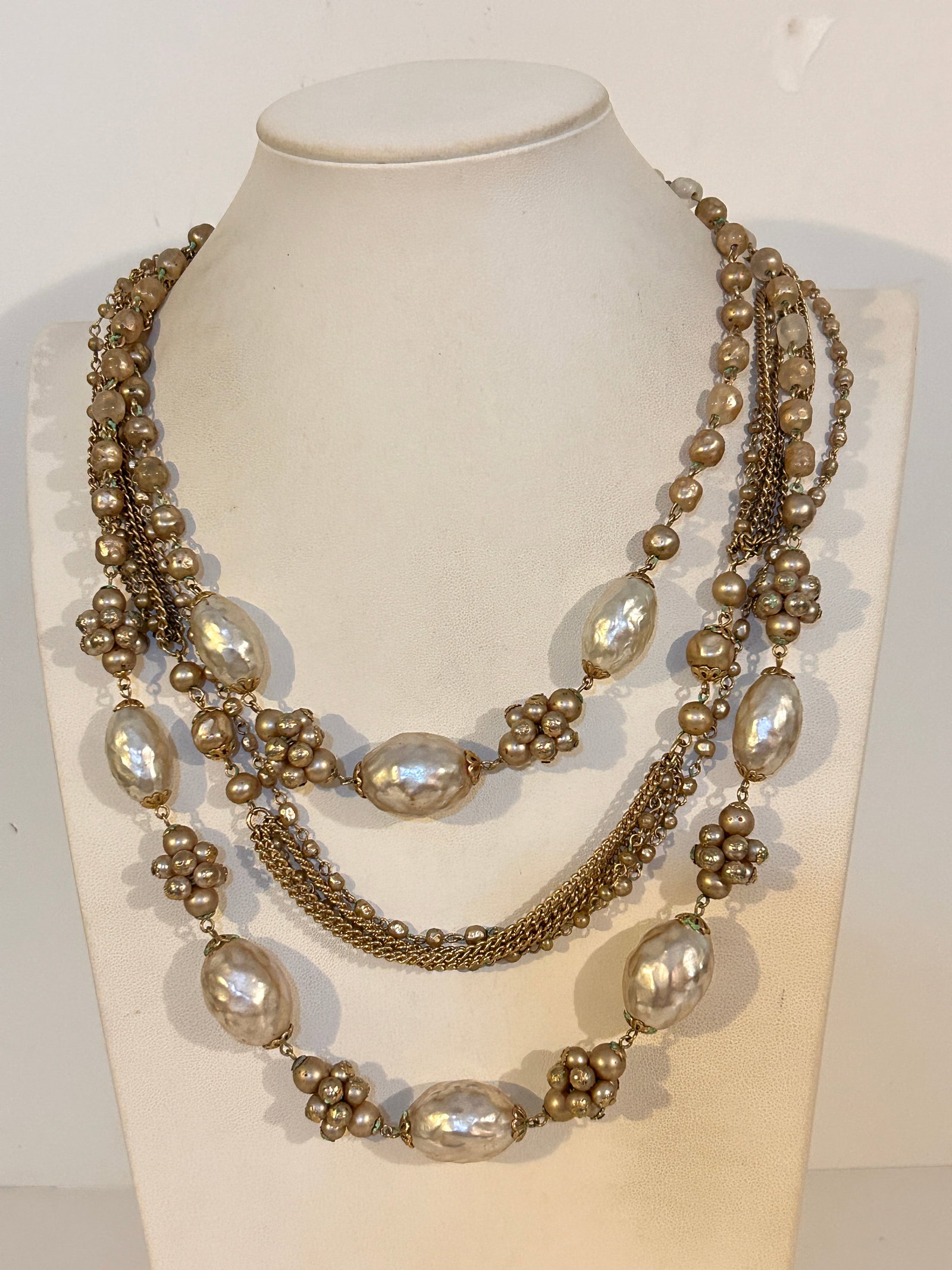Vintage Old Heavy Duty 1930s Necklace 17": Vintage Old Heavy Duty 1930s Necklace 17"Please view all photos as they are part of the description and condition of this Item, Feel free to contact me with questions or picture requests! Used Item AS
