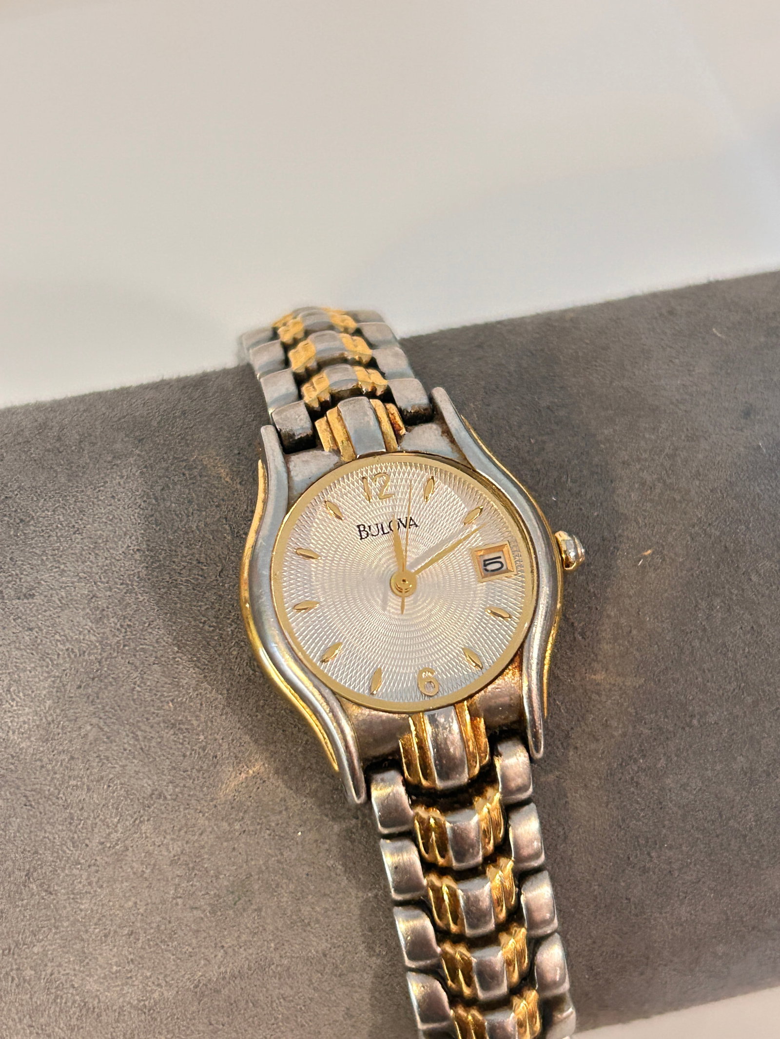 Bulova Quartz A1 Stainless Steel Two Tone Ladies Women?s Watch needs bat (1 of 4)