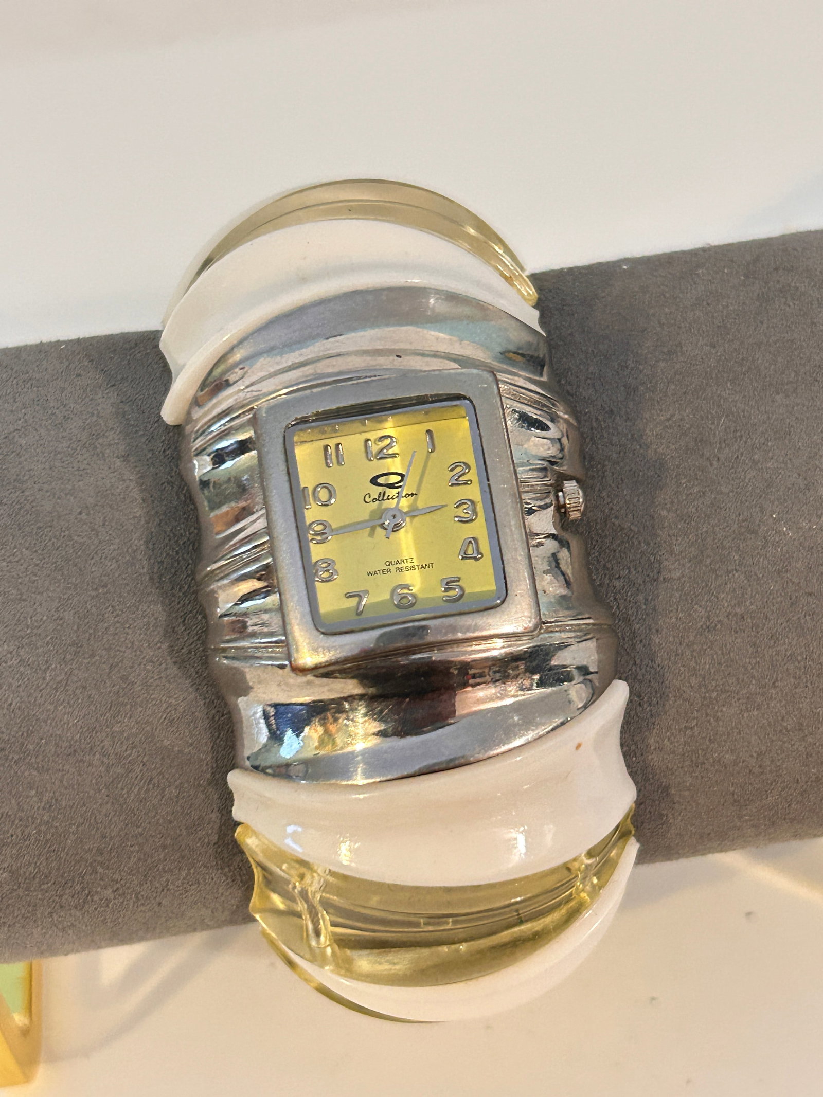 Women's Bracelet Watch Q Collection Quartz Acrylic needs bat: Women's Bracelet Watch Q Collection Quartz Acrylic needs bat Please view all photos as they are part of the description and condition of this Item, Feel free to contact me with questions or picture re