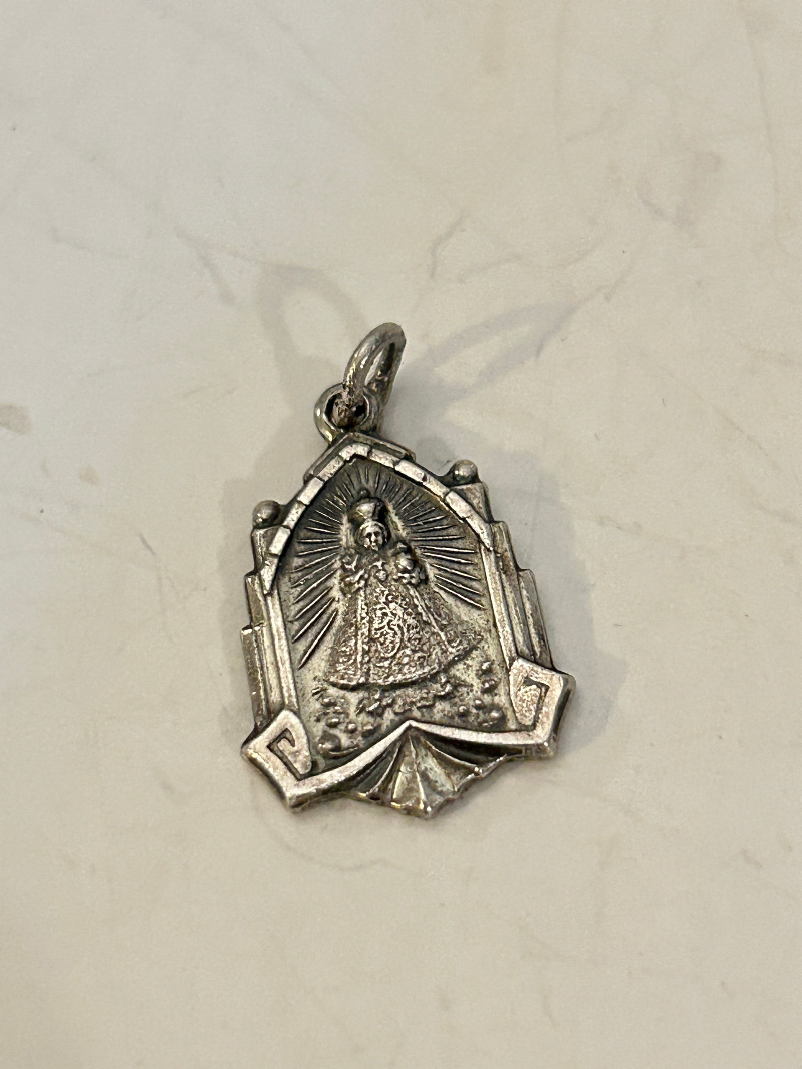 Vintage Sterling Silver Charm: Vintage Sterling Silver Charm Please view all photos as they are part of the description and condition of this Item, Feel free to contact me with questions or picture requests! Used Item AS IS