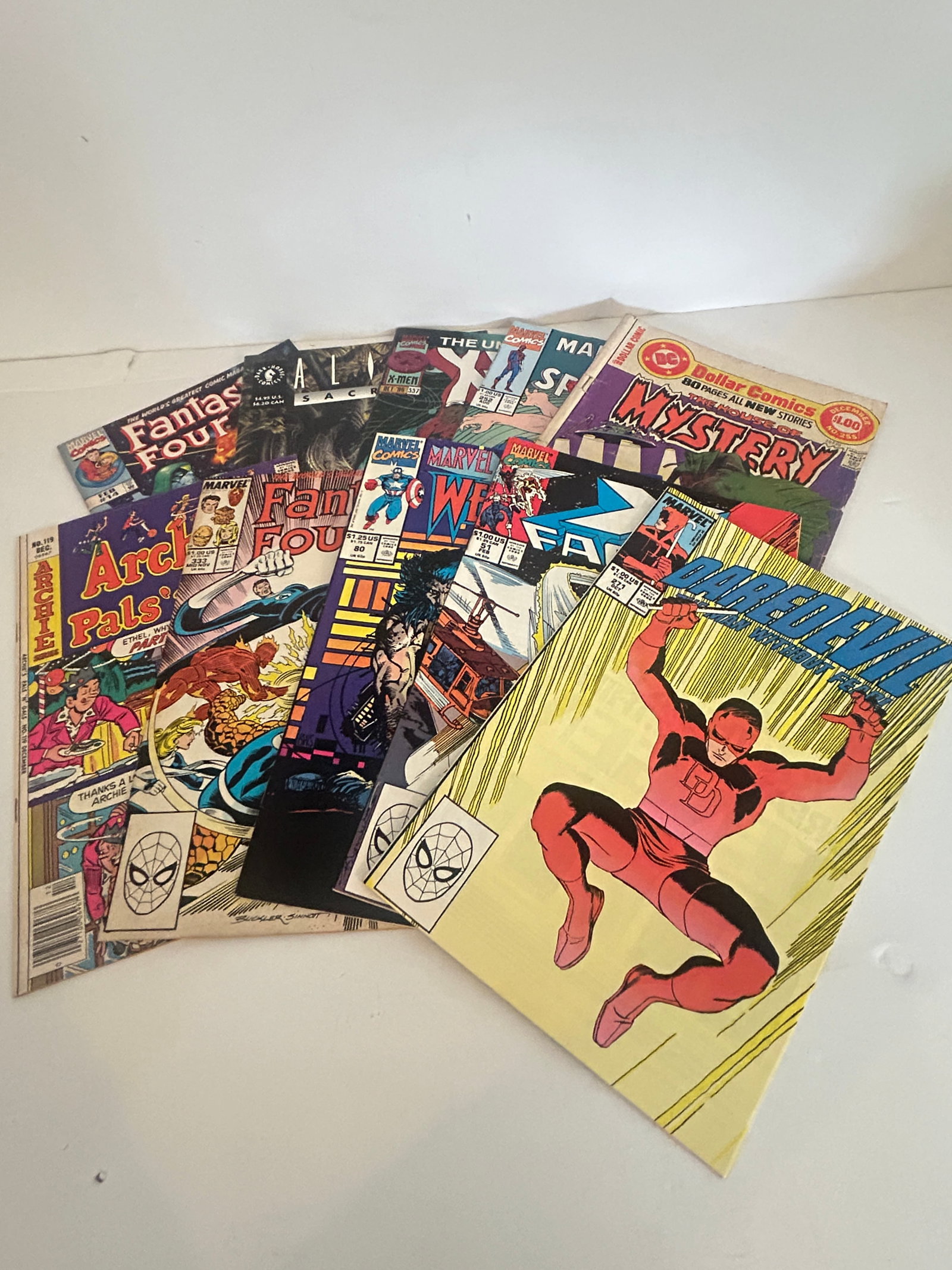 Vintage Lot of 10 Good Comic Books: Vintage Lot of 10 Good Comic Books Please view all photos as they are part of the description and condition of this Item, Feel free to contact me with questions or picture requests! Used Item AS IS