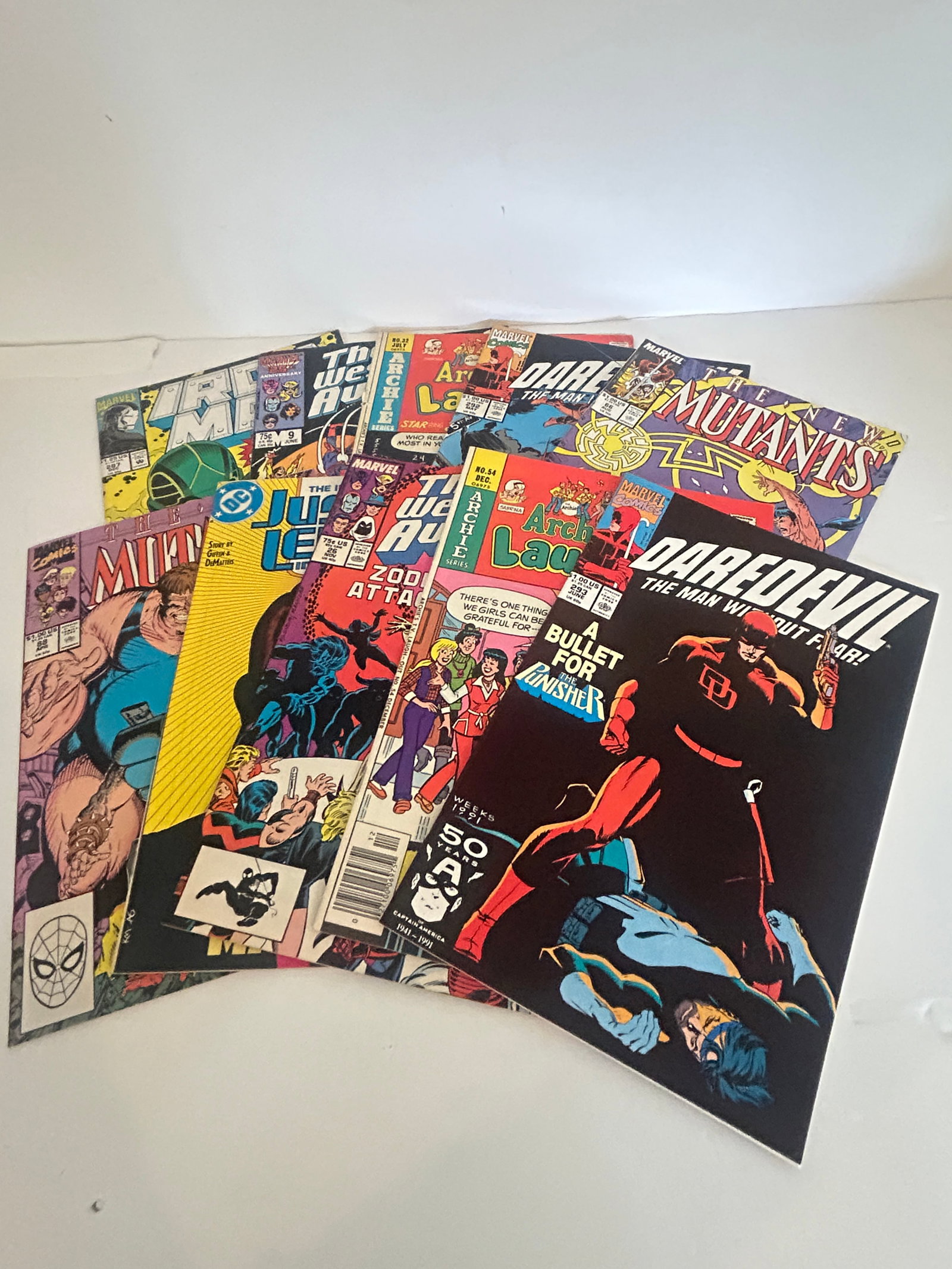 Vintage Lot of 10 Good Comic Books: Vintage Lot of 10 Good Comic Books Please view all photos as they are part of the description and condition of this Item, Feel free to contact me with questions or picture requests! Used Item AS IS