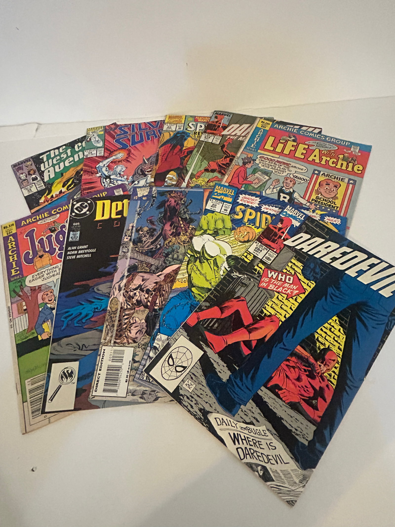 Vintage Lot of 10 Good Comic Books: Vintage Lot of 10 Good Comic Books Please view all photos as they are part of the description and condition of this Item, Feel free to contact me with questions or picture requests! Used Item AS IS