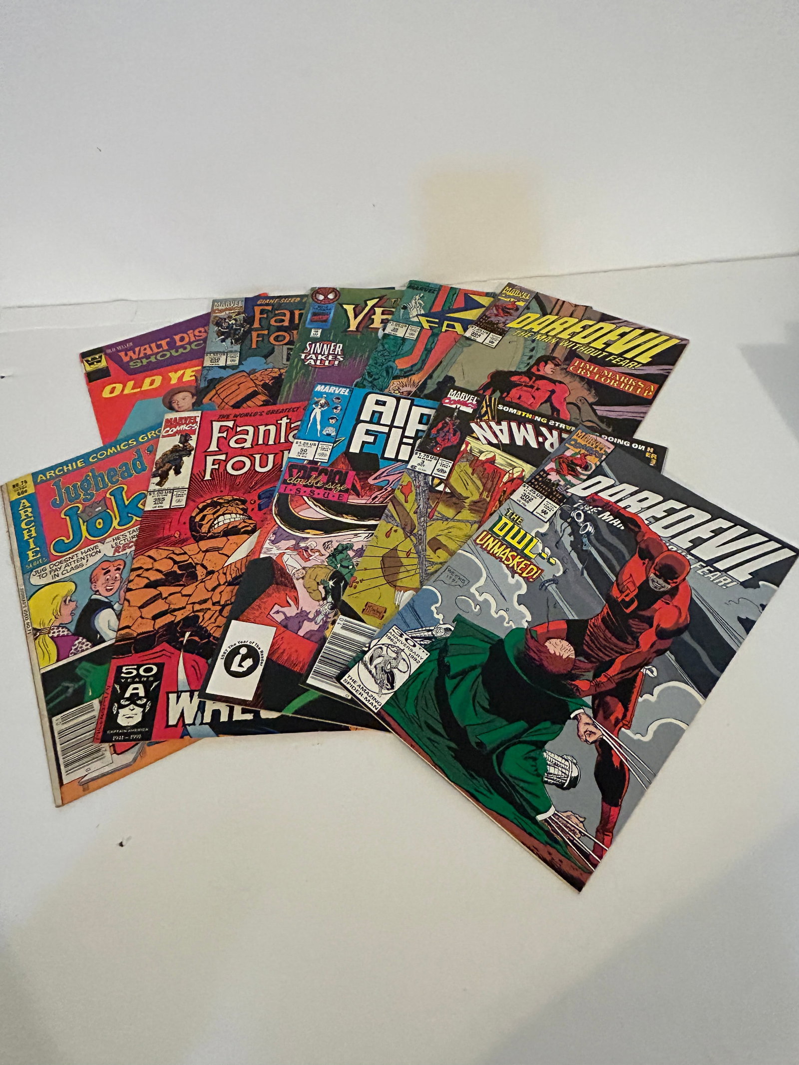 Vintage Lot of 10 Good Comics: Vintage Lot of 10 Good Comics Please view all photos as they are part of the description and condition of this Item, Feel free to contact me with questions or picture requests! Used Item AS IS