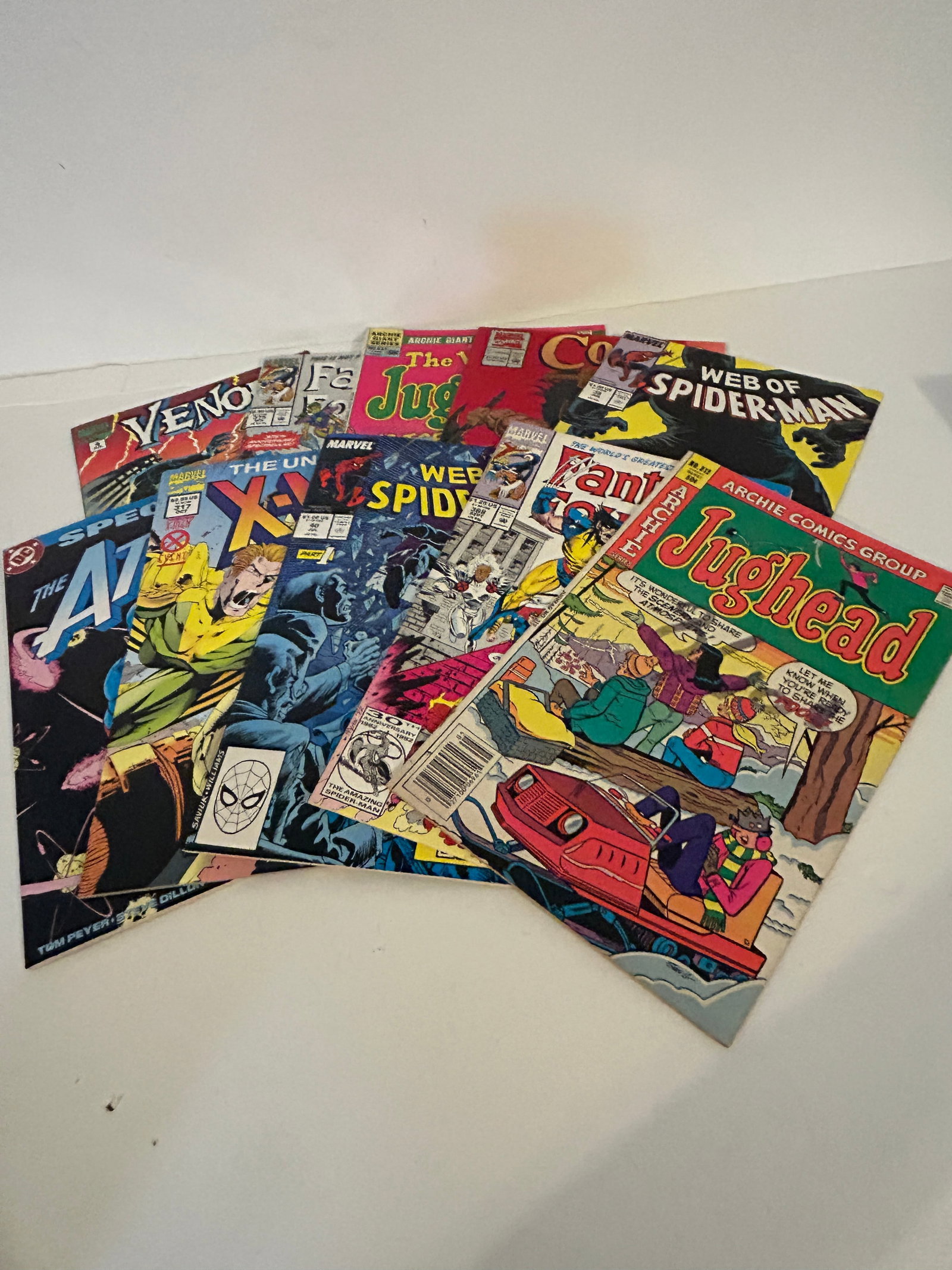 Vintage Lot of 10 Good Comics: Vintage Lot of 10 Good Comics Please view all photos as they are part of the description and condition of this Item, Feel free to contact me with questions or picture requests! Used Item AS IS