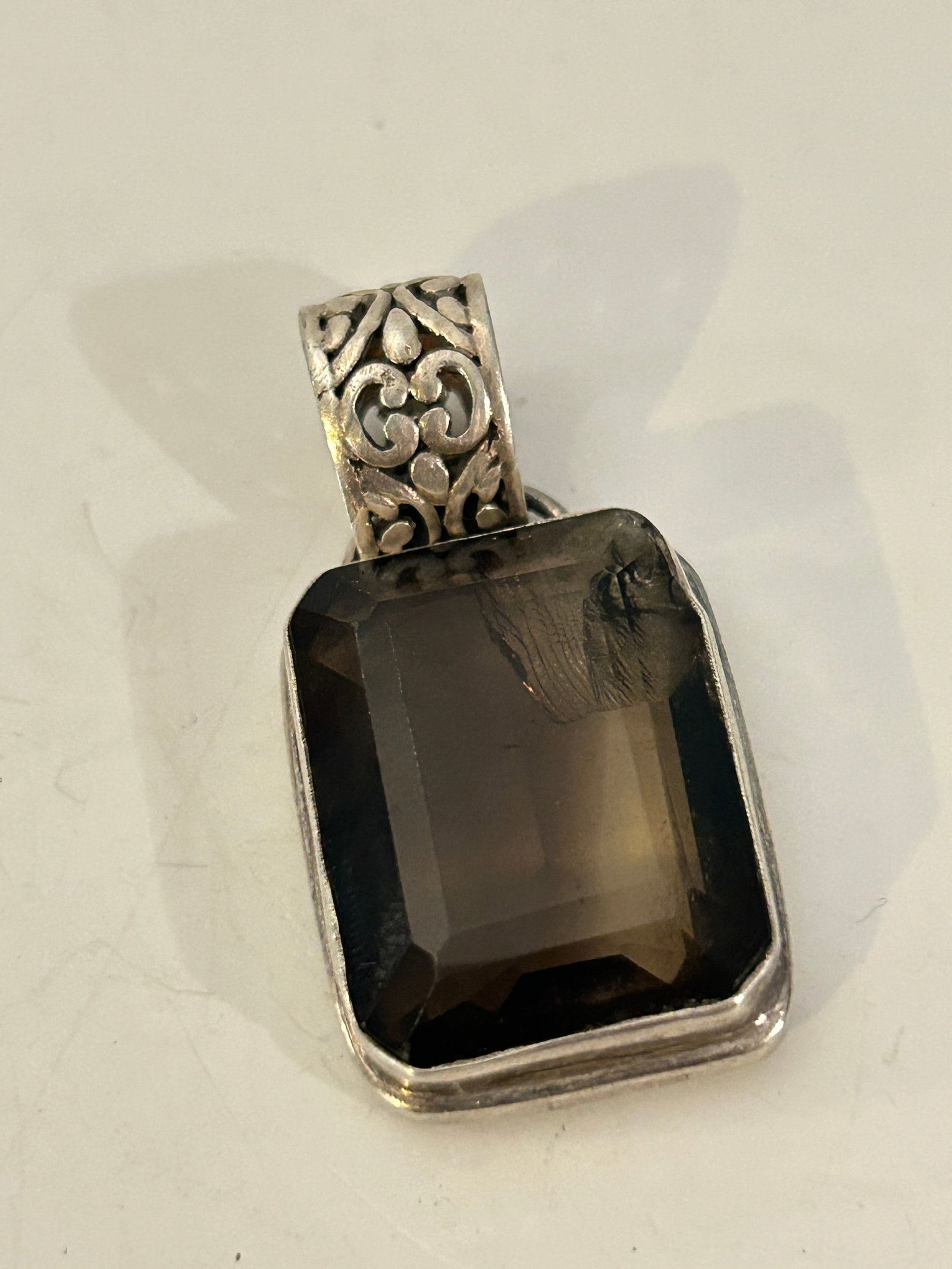 Vintage Sterling Silver smoky quartz gemstone Pendant has a chip in the back: Vintage Sterling Silver smoky quartz gemstone Pendant has a chip in the back Please view all photos as they are part of the description and condition of this Item, Feel free to contact me with questio