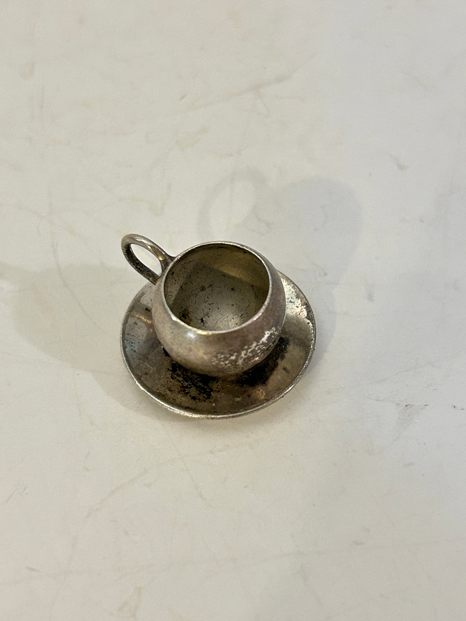 Vintage Sterling Silver Charm: Vintage Sterling Silver Charm Please view all photos as they are part of the description and condition of this Item, Feel free to contact me with questions or picture requests! Used Item AS IS