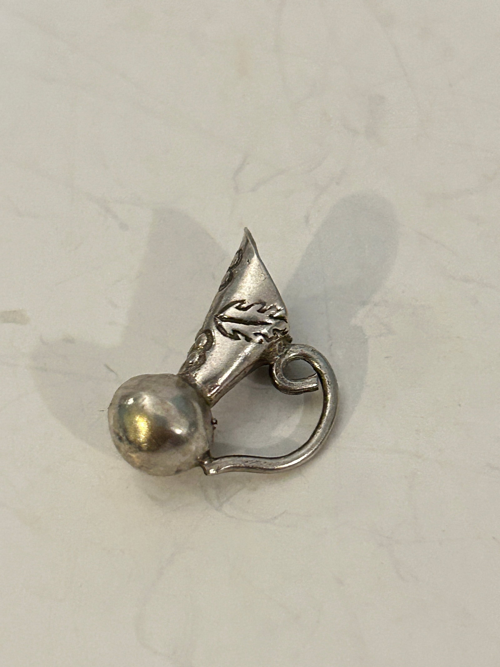 Vintage Sterling Silver Charm: Vintage Sterling Silver Charm Please view all photos as they are part of the description and condition of this Item, Feel free to contact me with questions or picture requests! Used Item AS IS